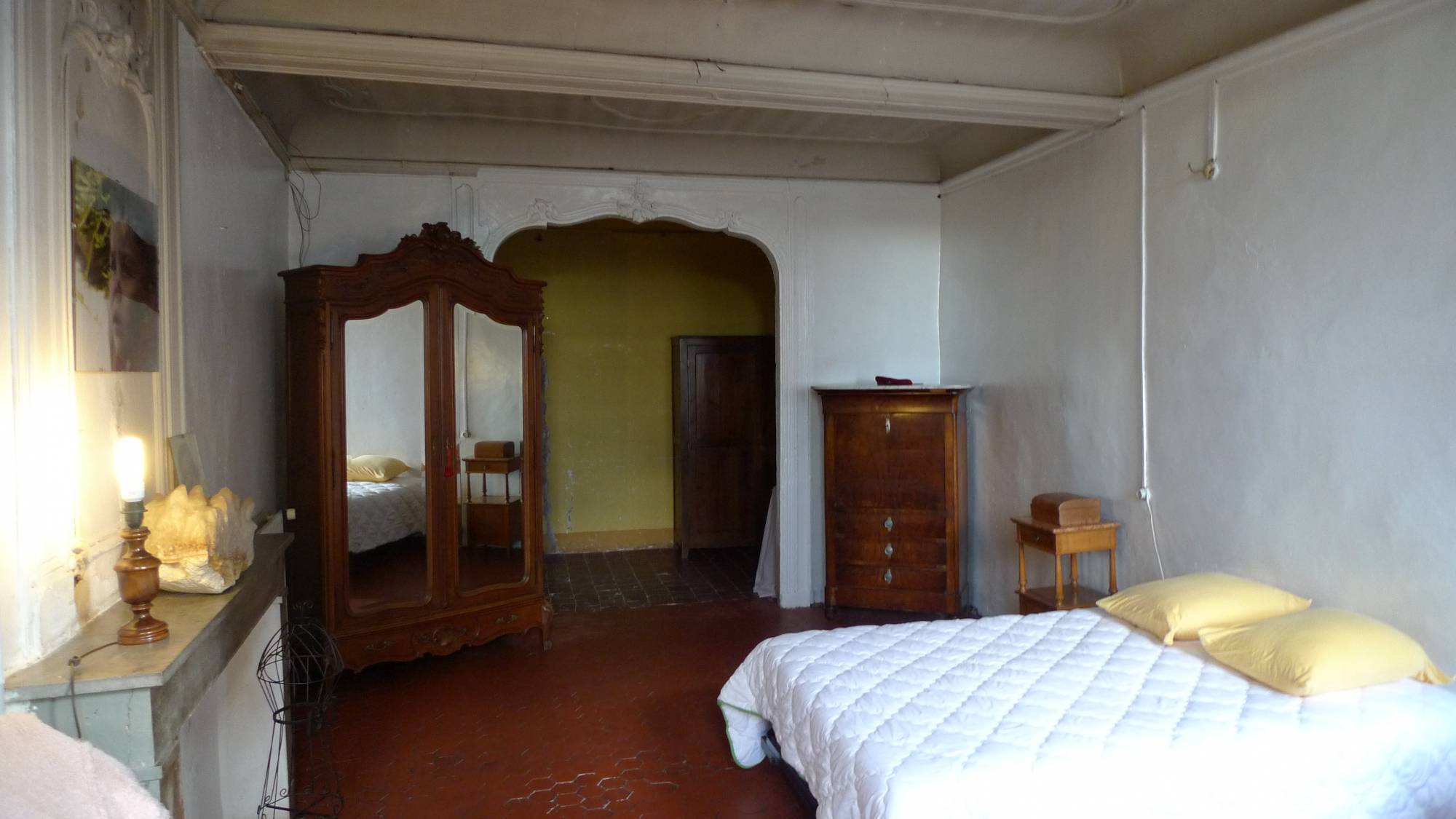 Ravissante maison de maître au cœur d'un village provençal vivant toute l'année