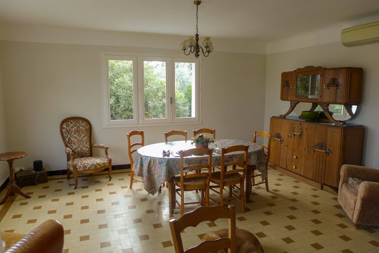 A vendre, ferme à restaurer avec partie habitable de 130m², terrain d'env. 1ha