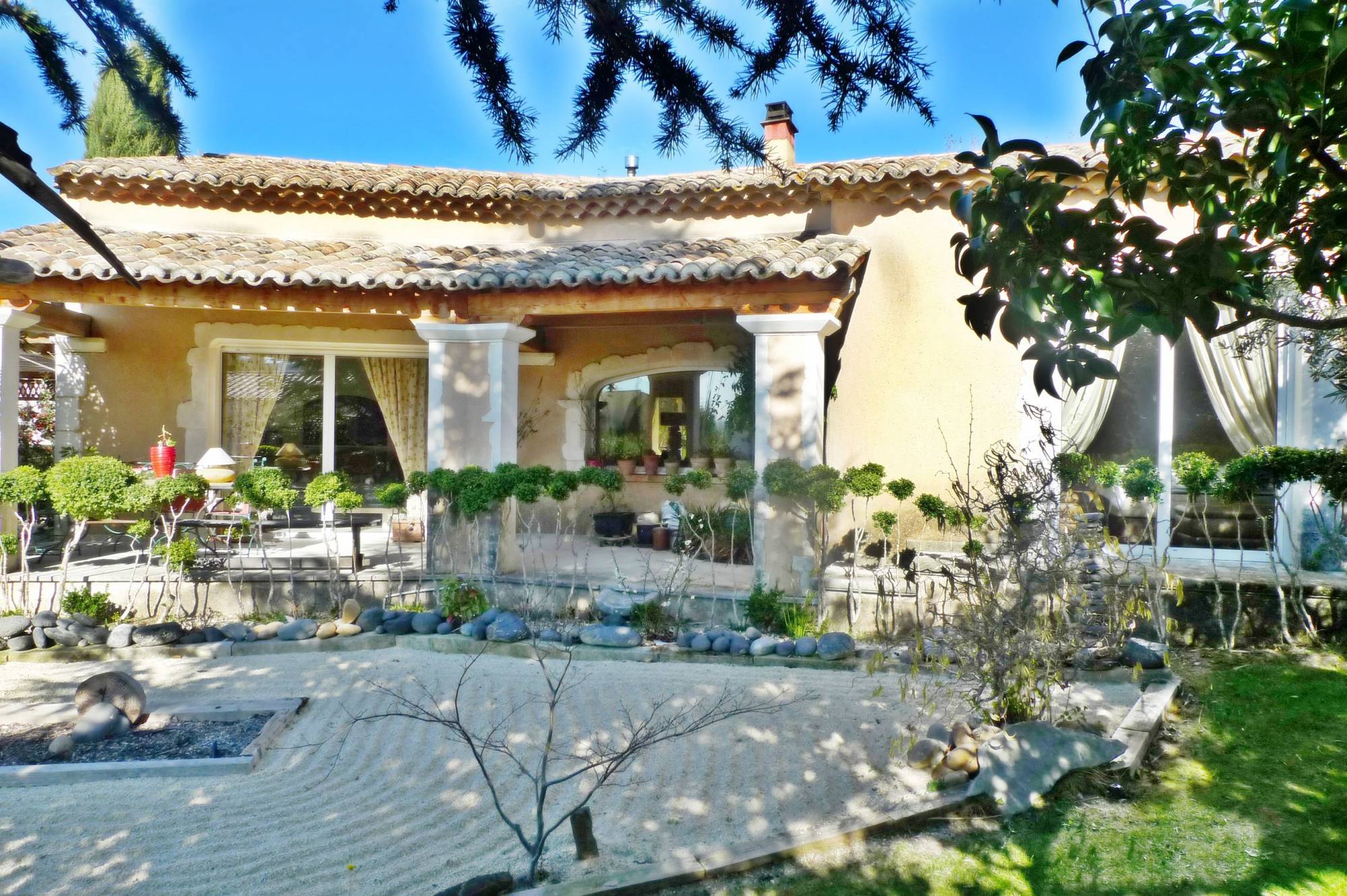  Villa  d'architecte dans bel  environnement- secteur St Paul Trois Châteaux