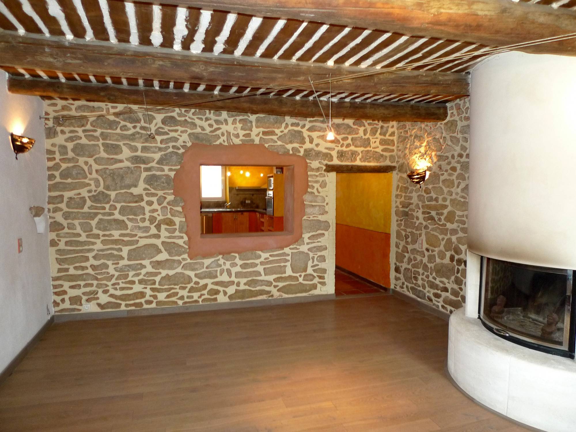 A vendre, Maison de village Haut Vaucluse cour et terrasse/solarium