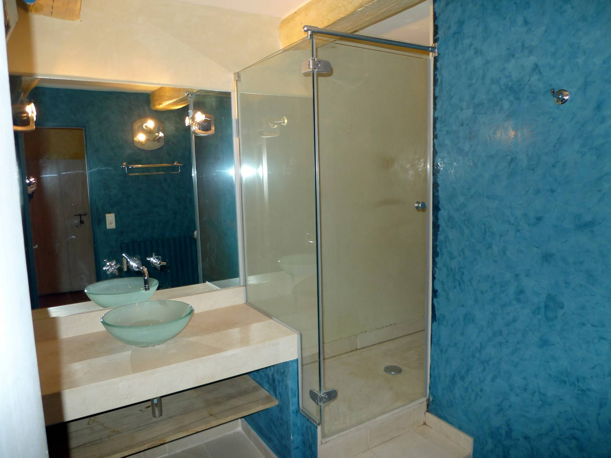 A vendre, Maison de village Haut Vaucluse cour et terrasse/solarium