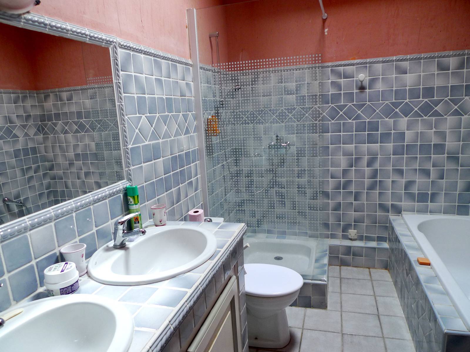 Mas restauré à vendre Vaucluse, Enclave des Papes à 1km du village- VENDU