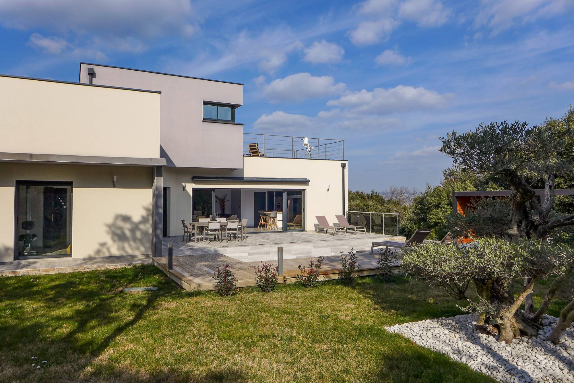 Superbe Maison d'architecte avec 3 suites, terrain et piscine VENDUE Drôme provençale  