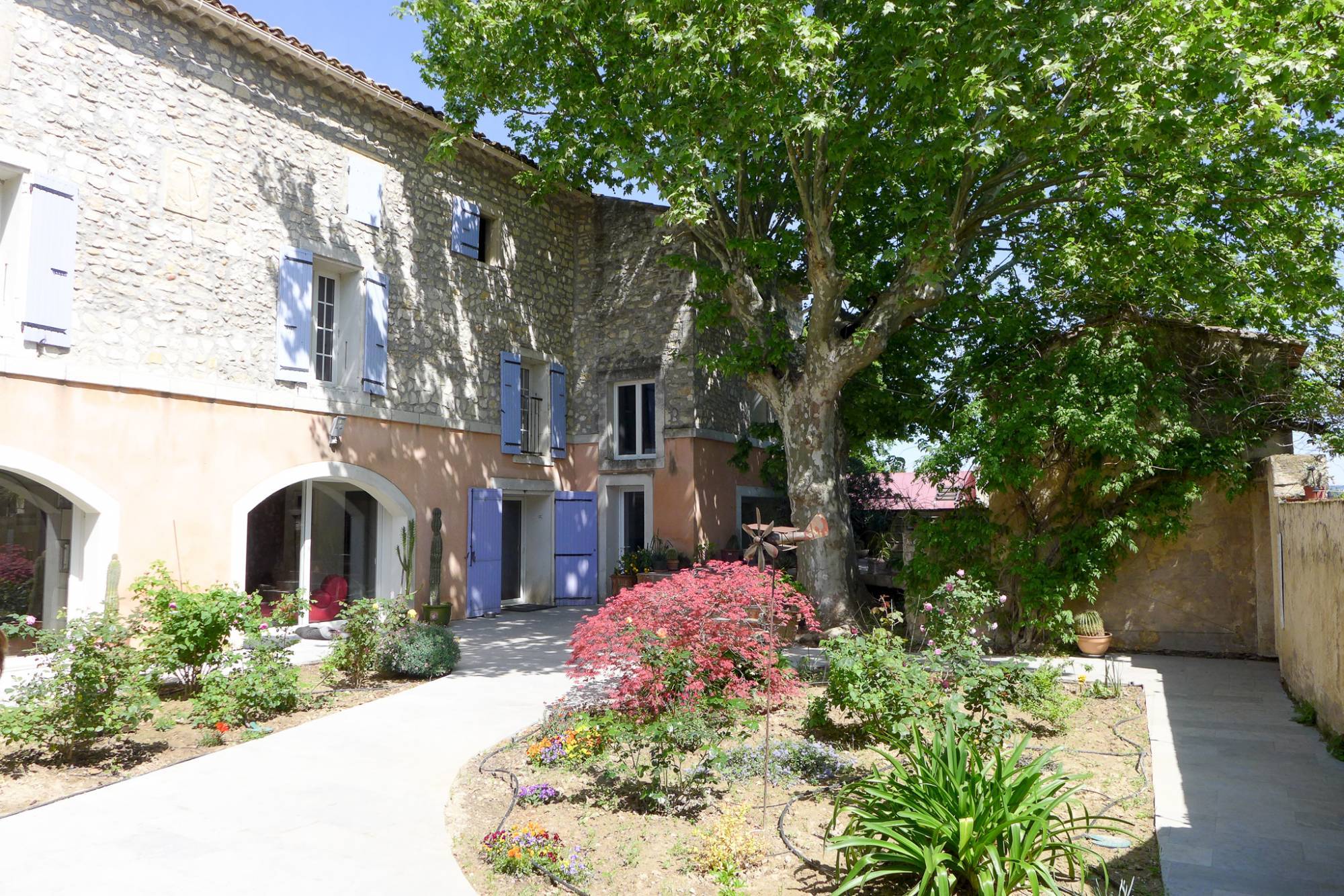 A vendre, Mas restauré de 220m² et ses dépendances, proche Pierrelatte  