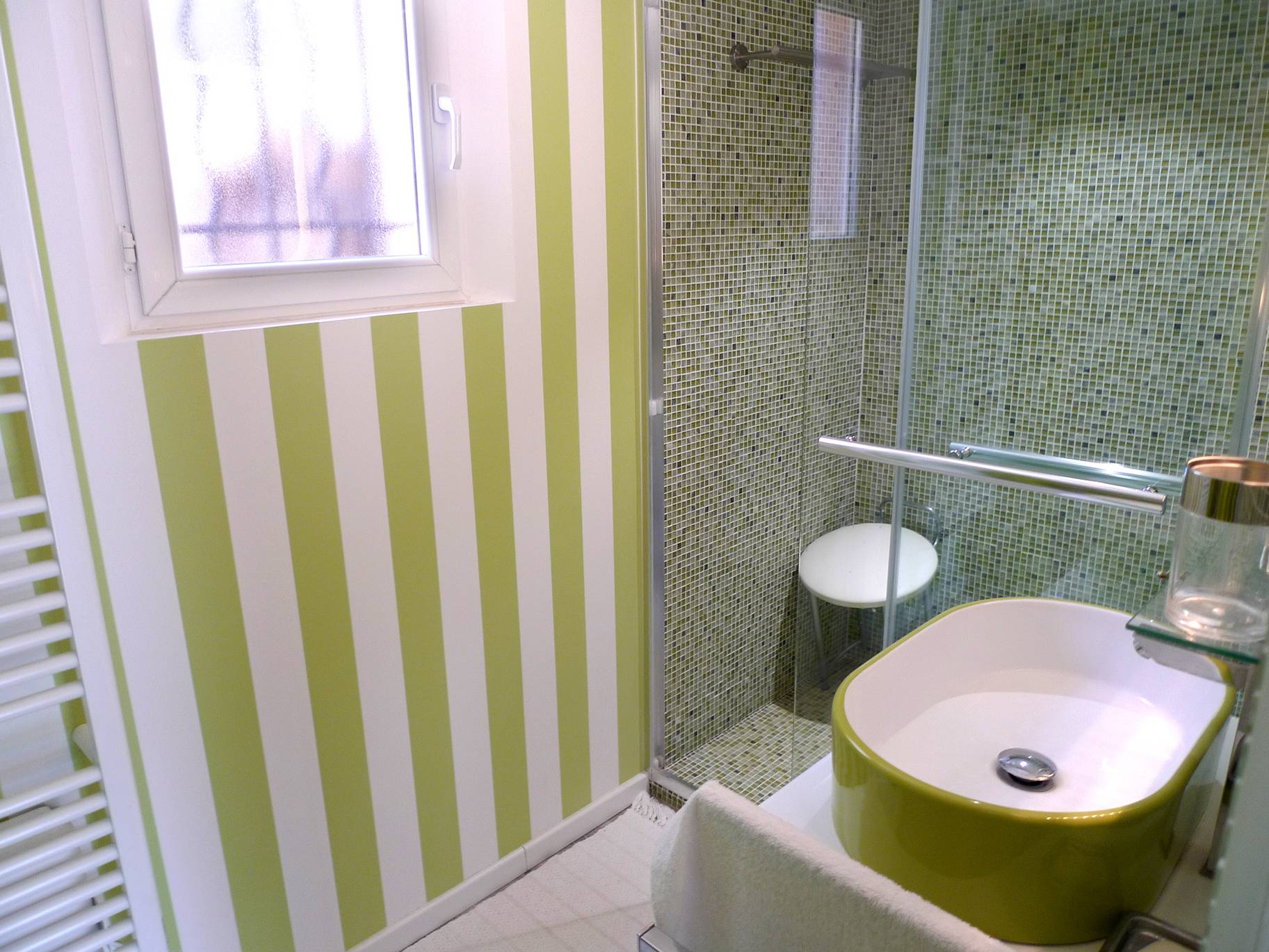 Haut Vaucluse, entre Sainte Cécile les Vignes et Orange, villa de caractère 