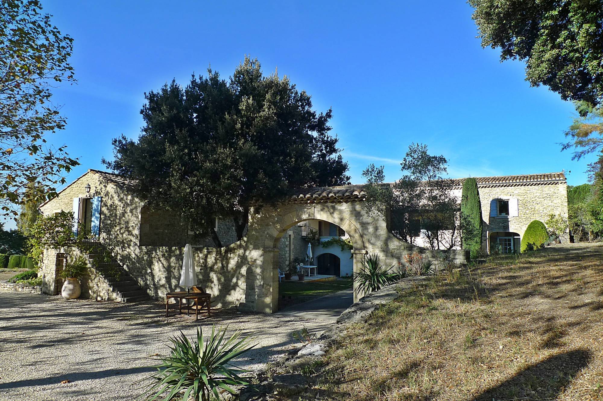 Propriété d'exception à Clansayes en drome  présentée par l'agence Christine Miranda