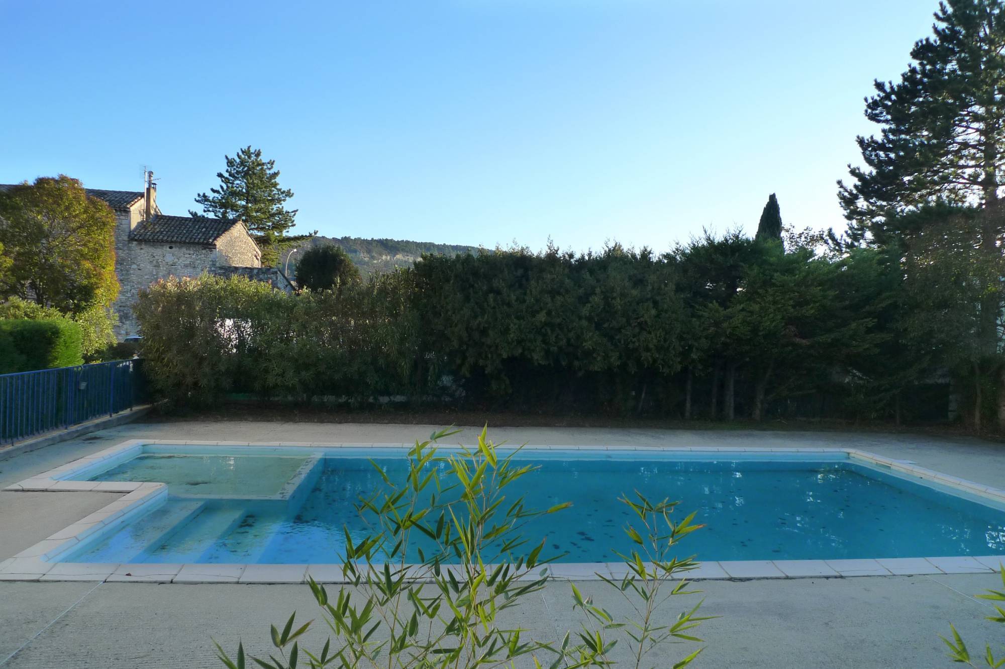 Dans résidence sécurisée avec piscine, appartement très bien entretenu