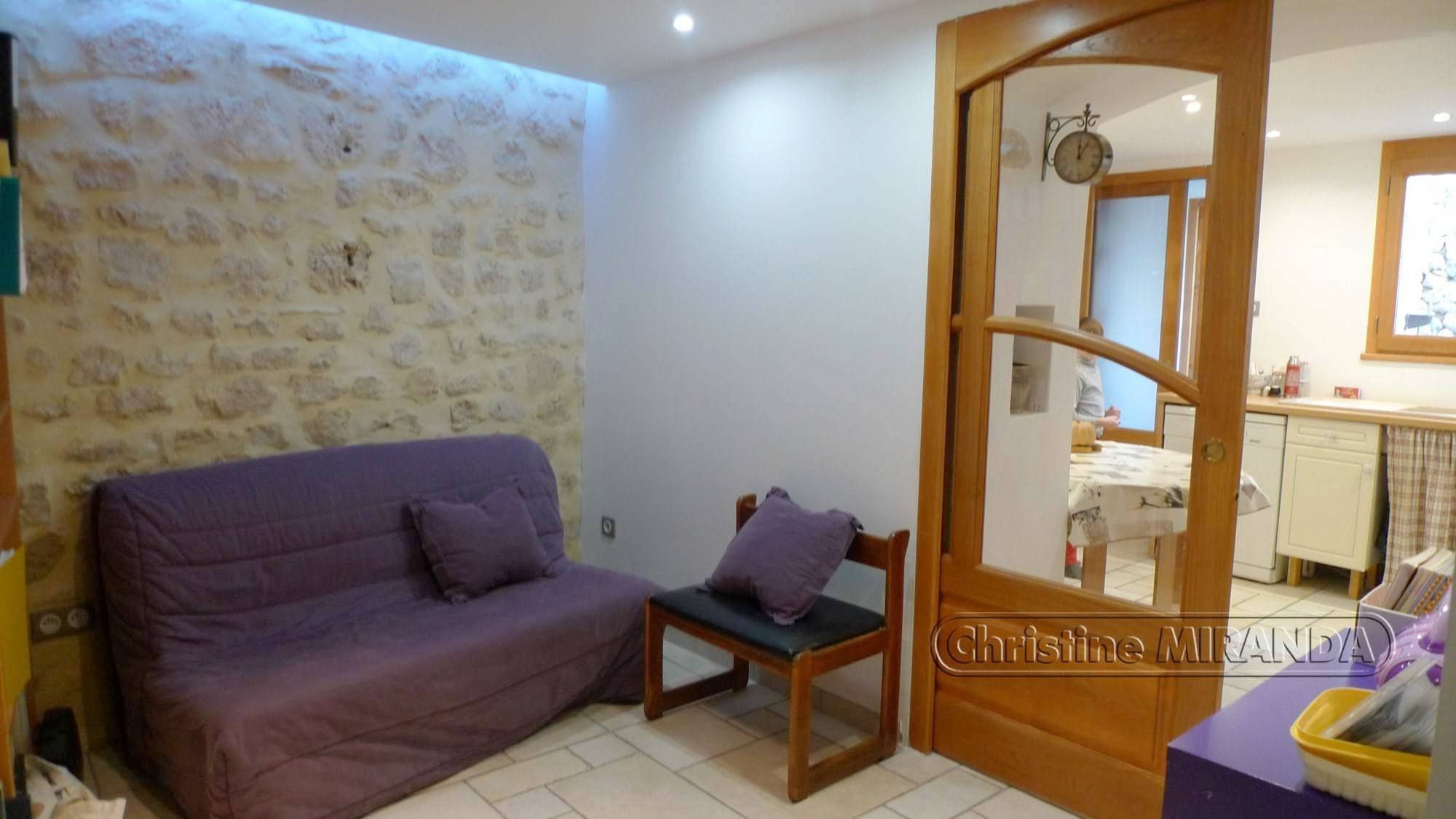 Charmante maison de village avec terrasse. Entièrement restaurée.  