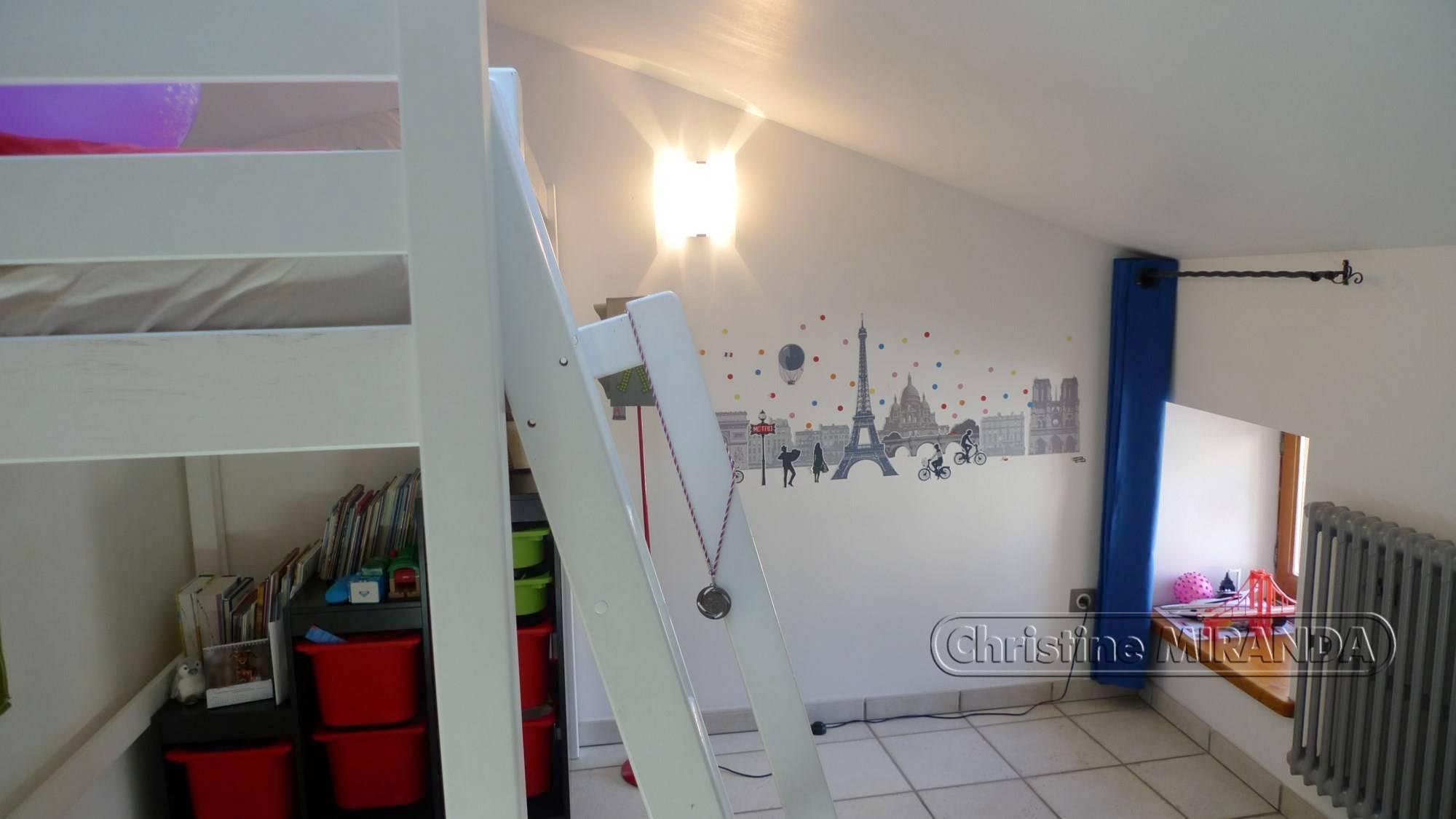 Charmante maison de village avec terrasse. Entièrement restaurée.  