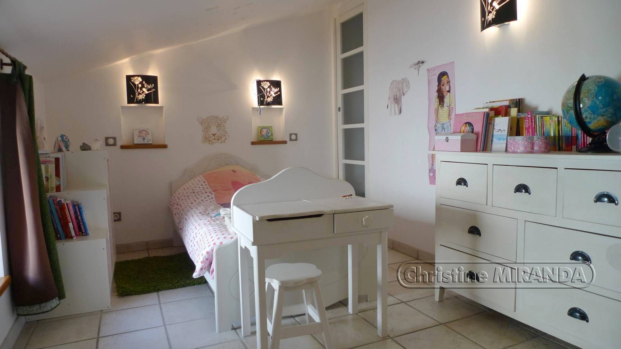 Charmante maison de village avec terrasse. Entièrement restaurée.  