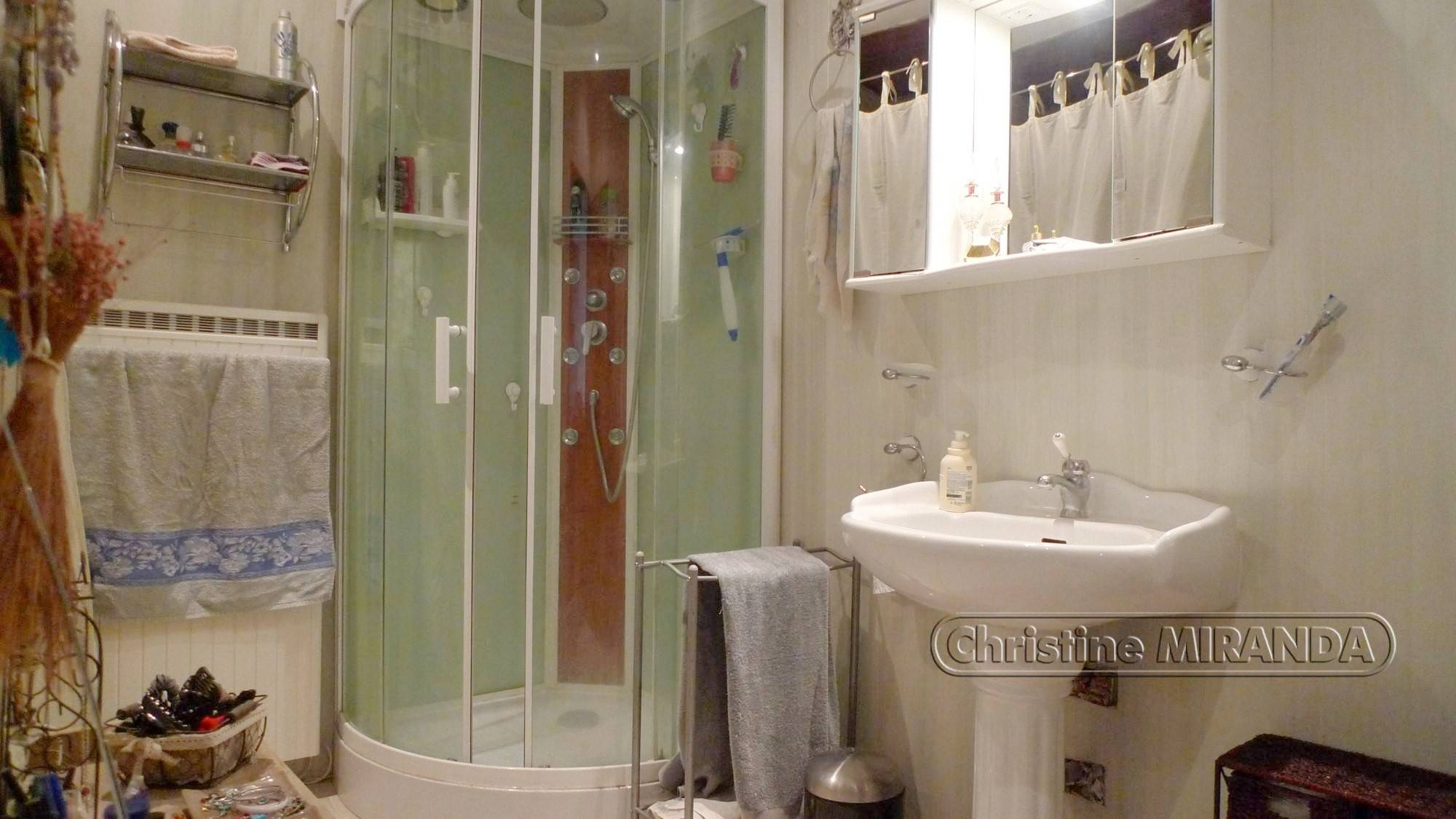 A vendre, au coeur d'un village plein de charme