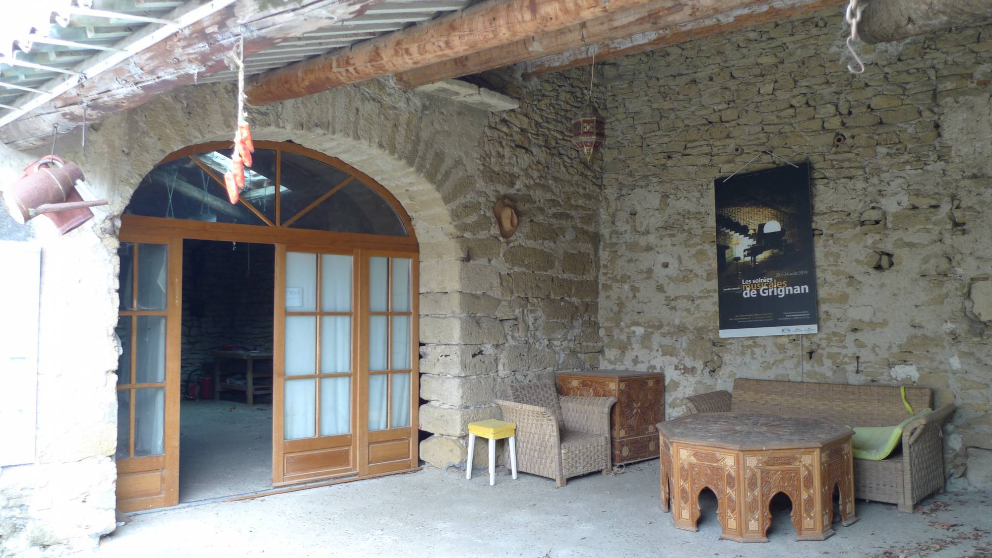 GRIGNAN- Ferme authentique -  Piscine.  6000m² de terrain