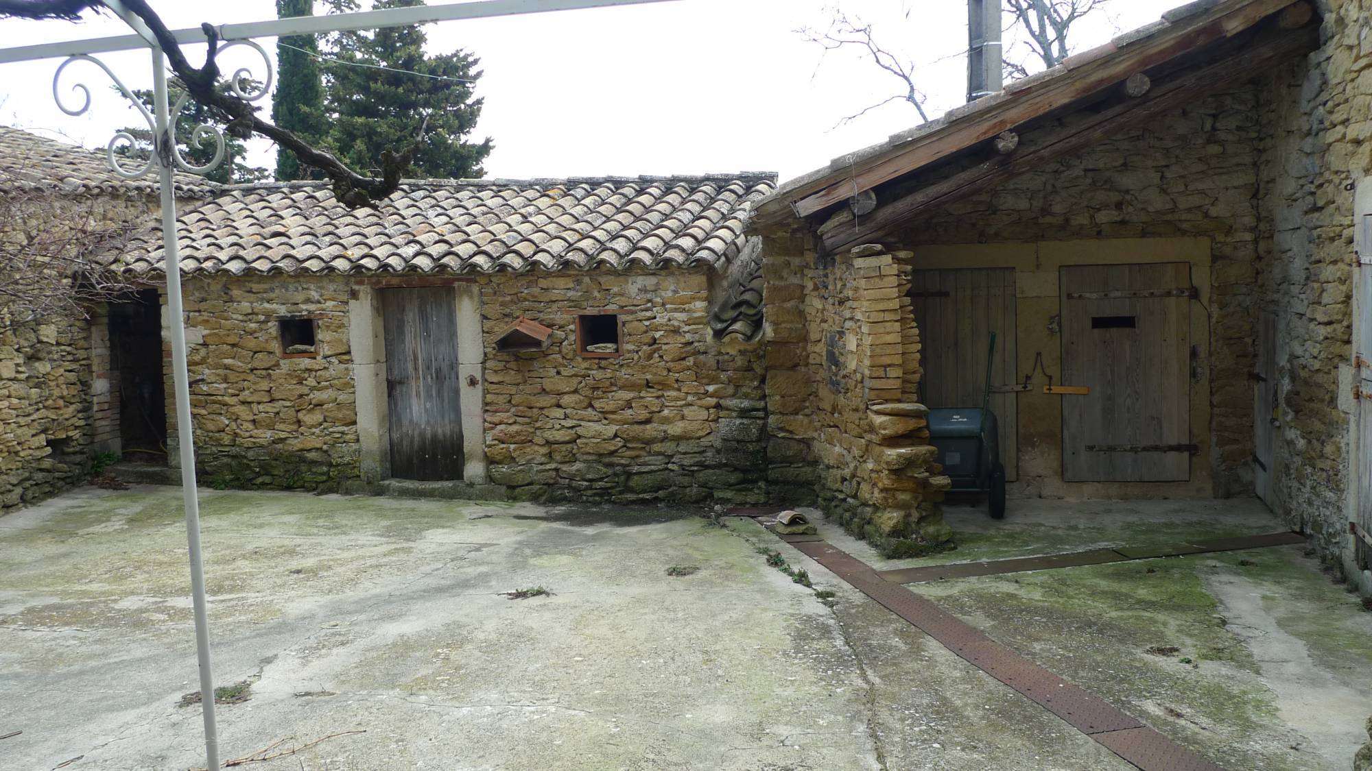 GRIGNAN- Ferme authentique -  Piscine.  6000m² de terrain