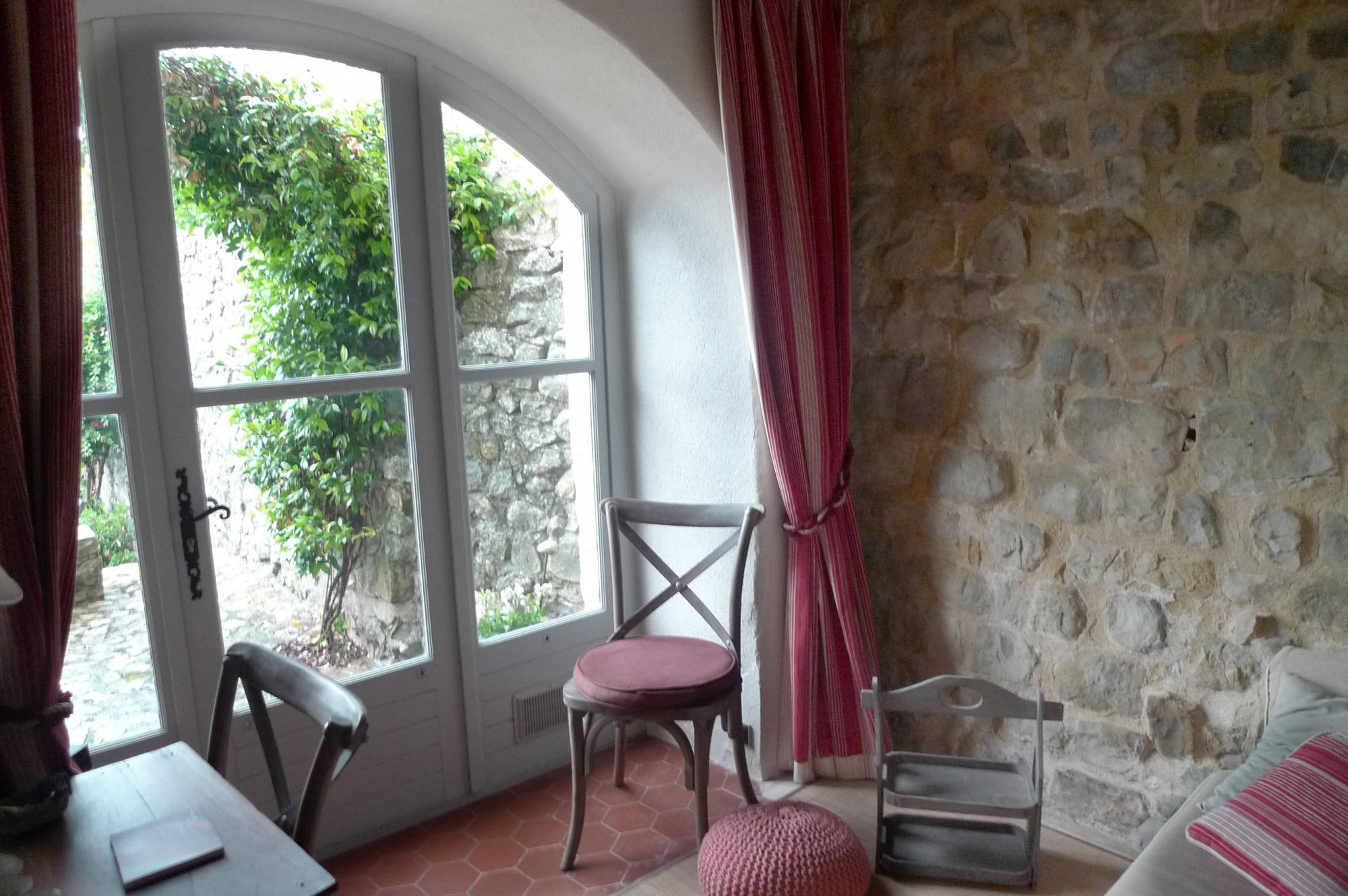 Charme et authenticité pour cette maison de village - sous compromis