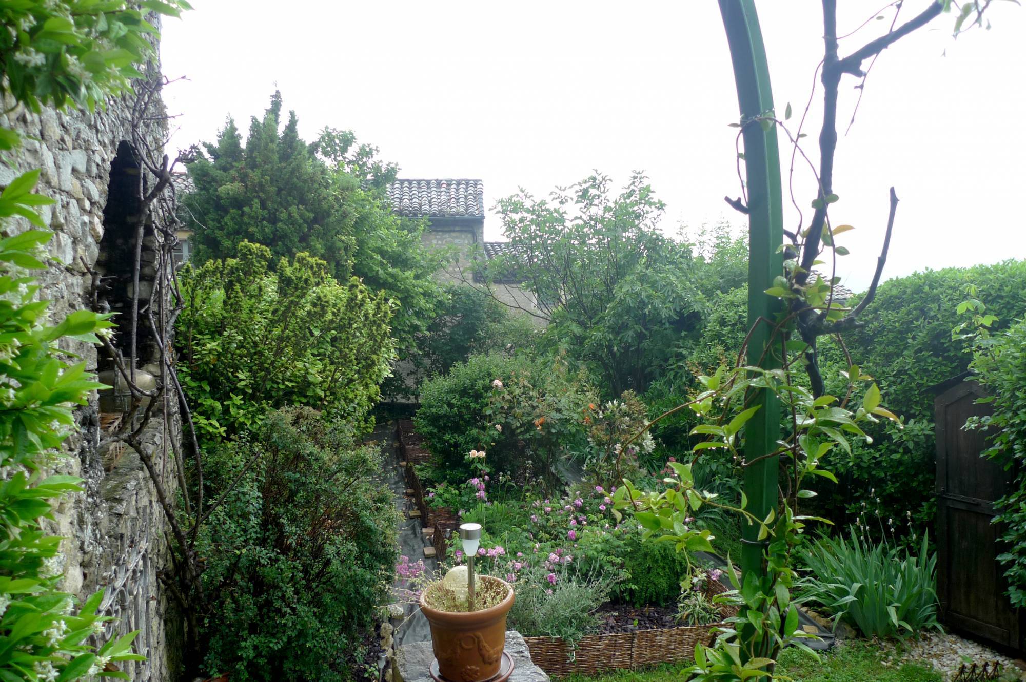 Charme et authenticité pour cette maison de village - sous compromis