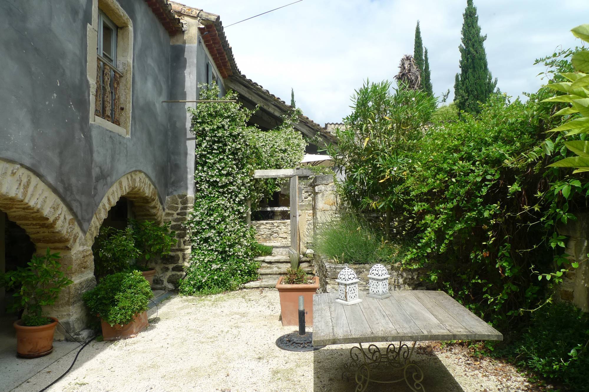 A VENDRE dans enclave des papes, FERME DU 18EME entièrement restaurée