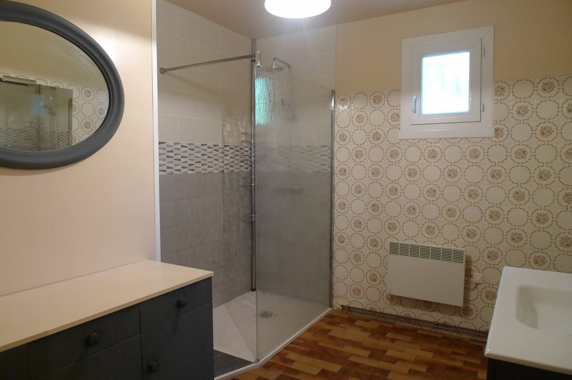 La Garde-Adhémar- Charmante villa avec piscine dans quartier calme