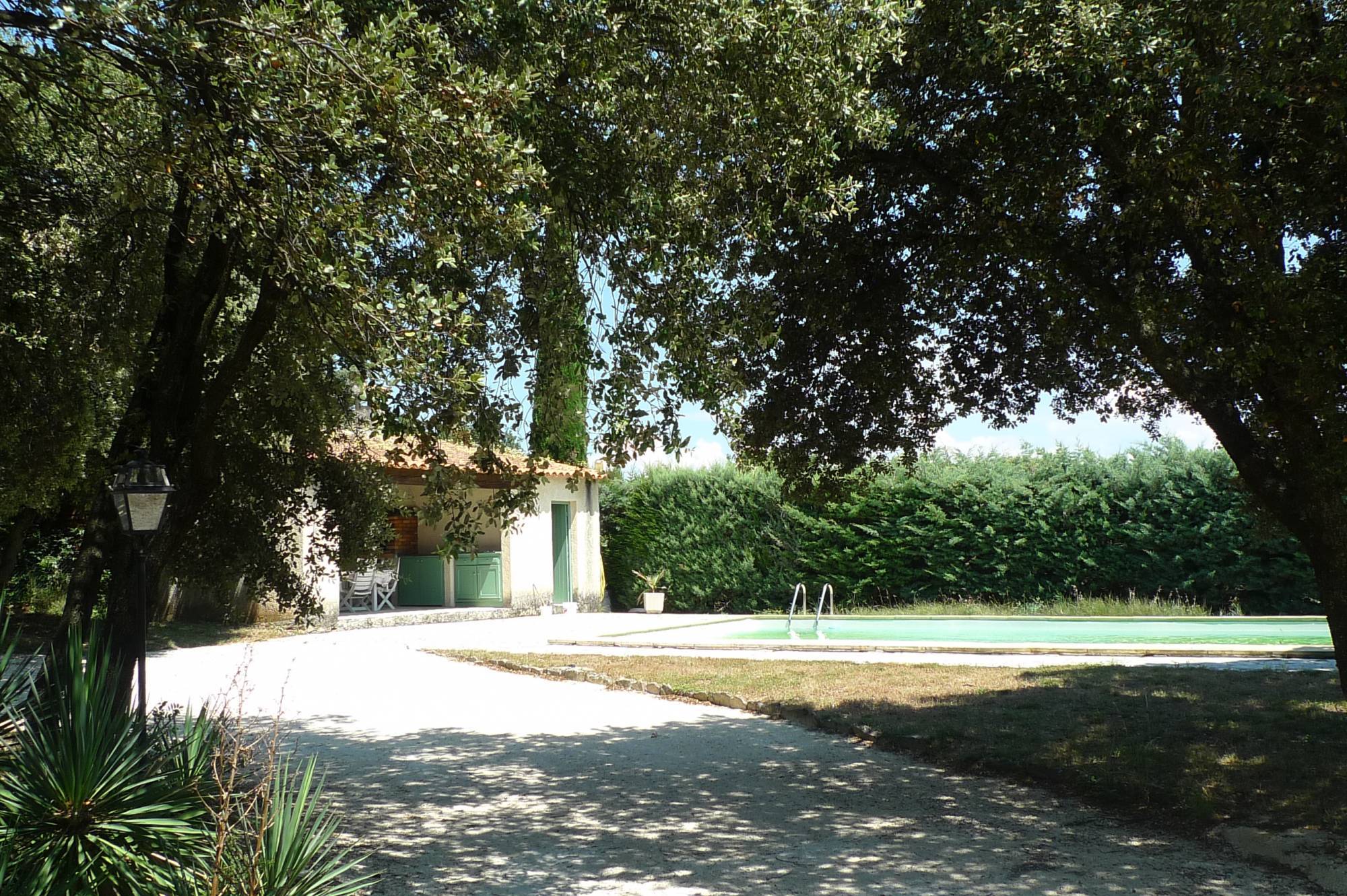 La Garde-Adhémar- Charmante villa avec piscine dans quartier calme