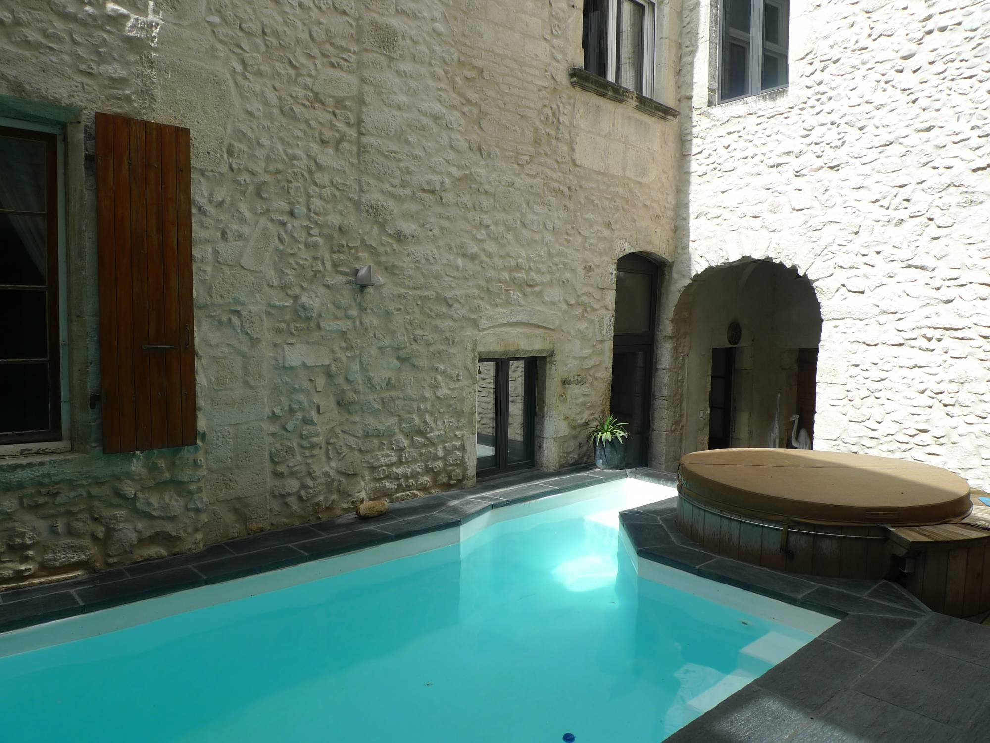 Appartement de caractère au centre ville avec terrasse sur les toits