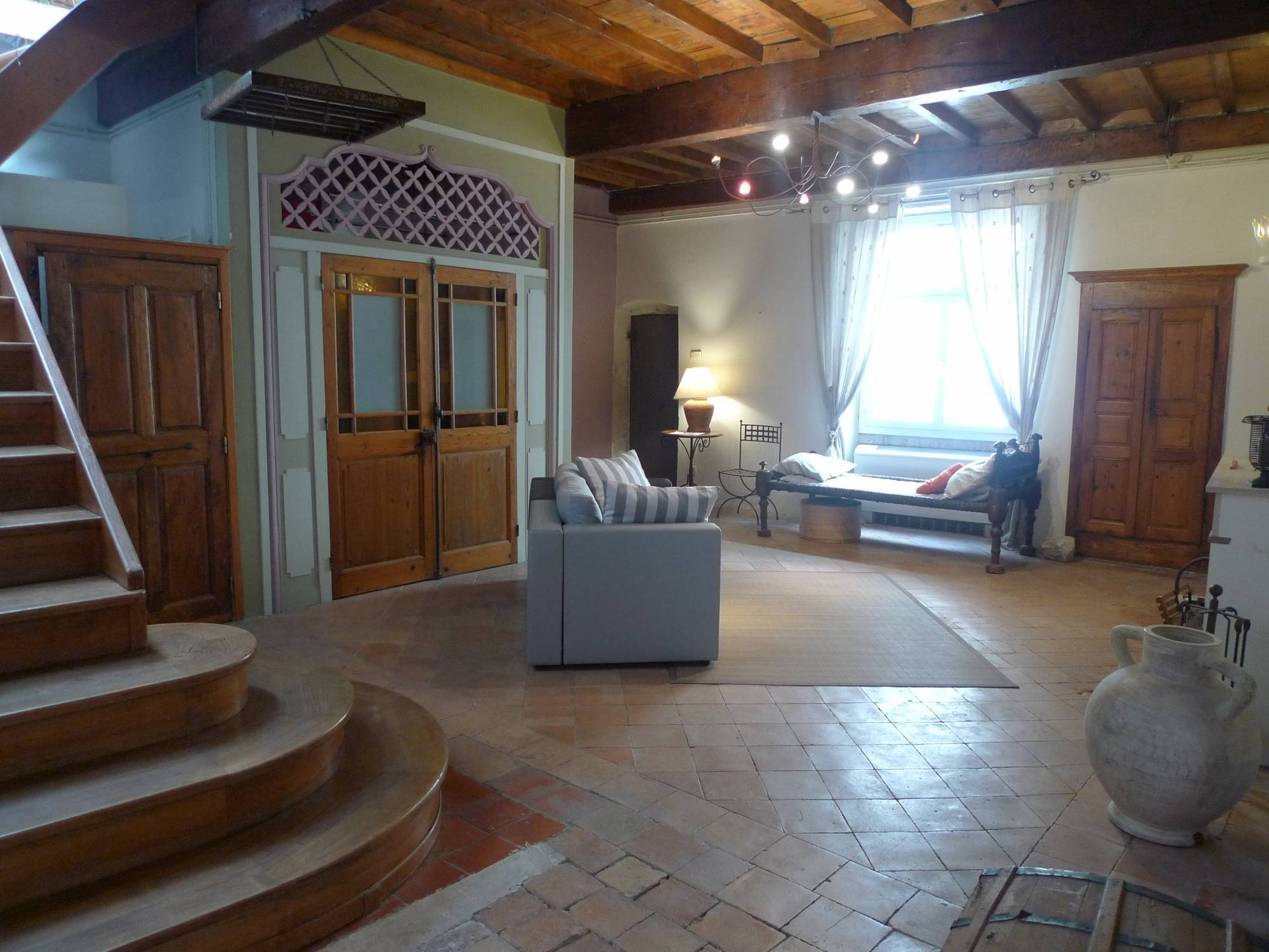 Appartement de caractère au centre ville avec terrasse sur les toits