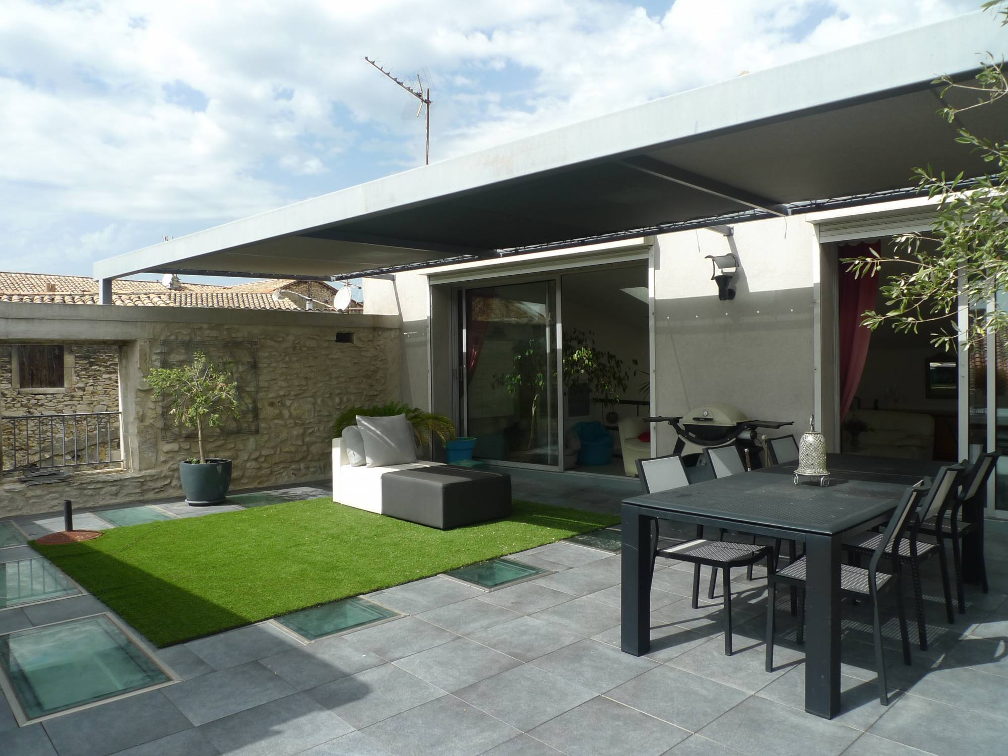 Belle maison de caractère  avec piscine et terrasse sur les toits
