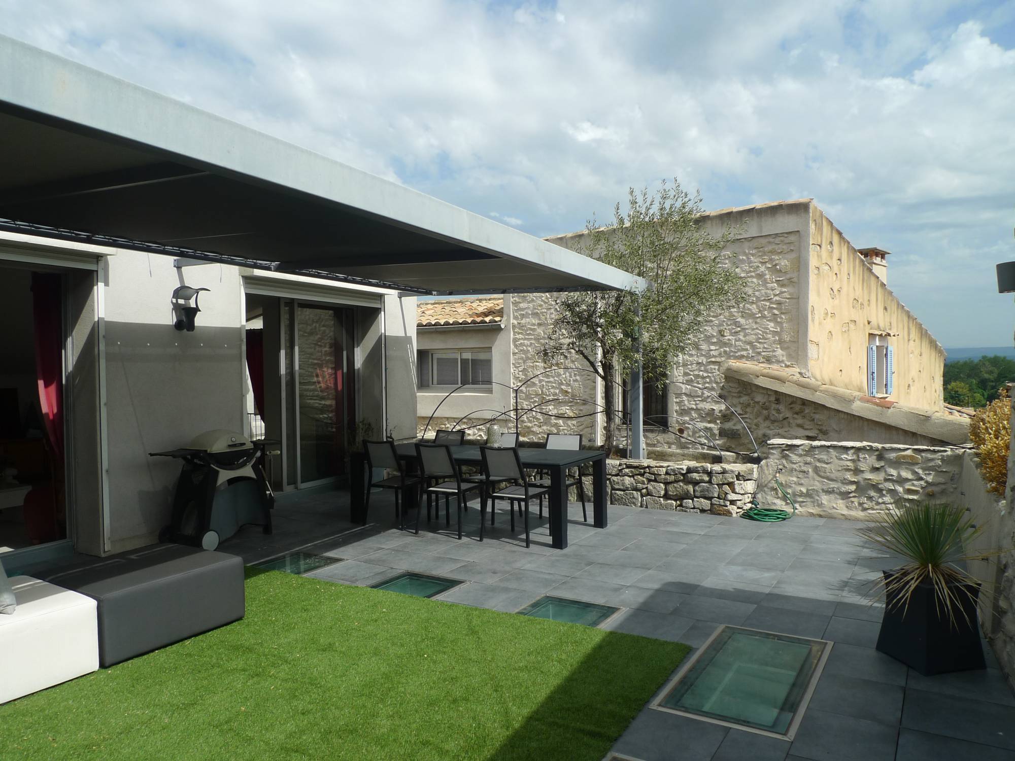 Appartement de caractère au centre ville avec terrasse sur les toits