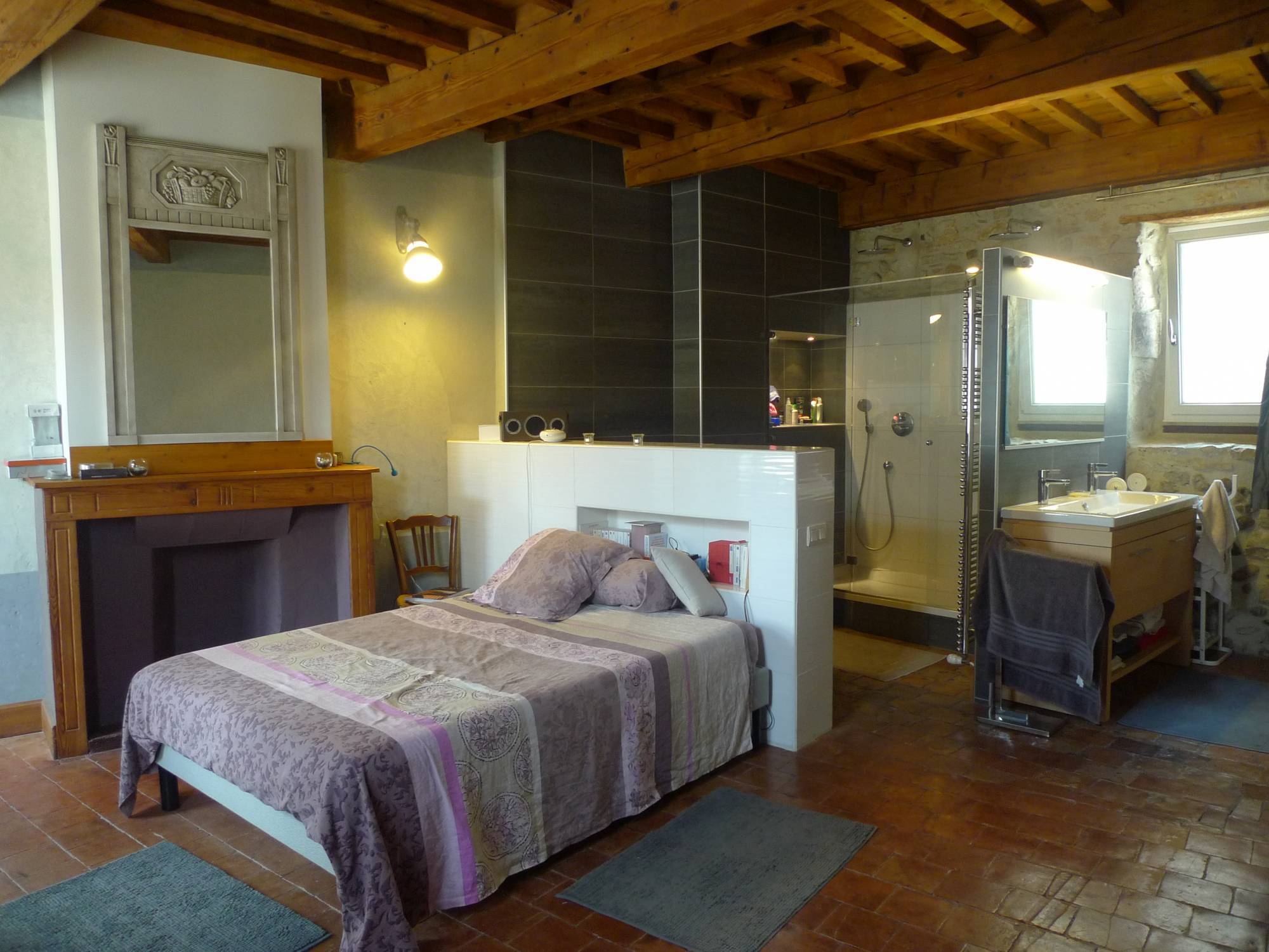 Belle maison de caractère  avec piscine et terrasse sur les toits