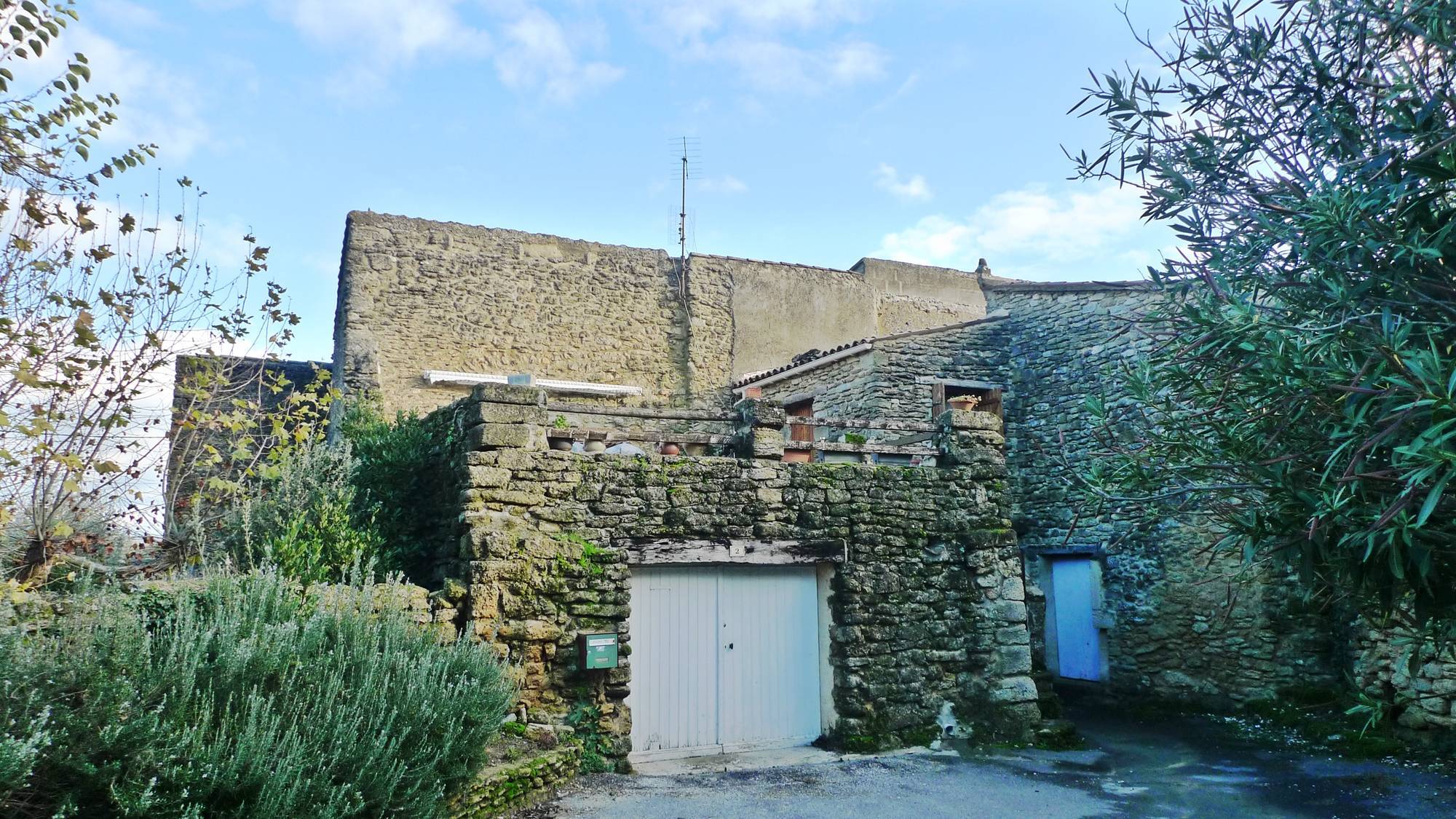 Beaucoup de charme, pour cette maison de village avec terrasse et garage