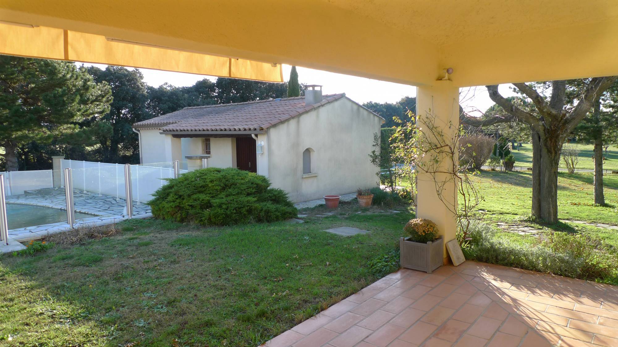 Enclave des Papes, Villa avec 1ha de terrain et piscine