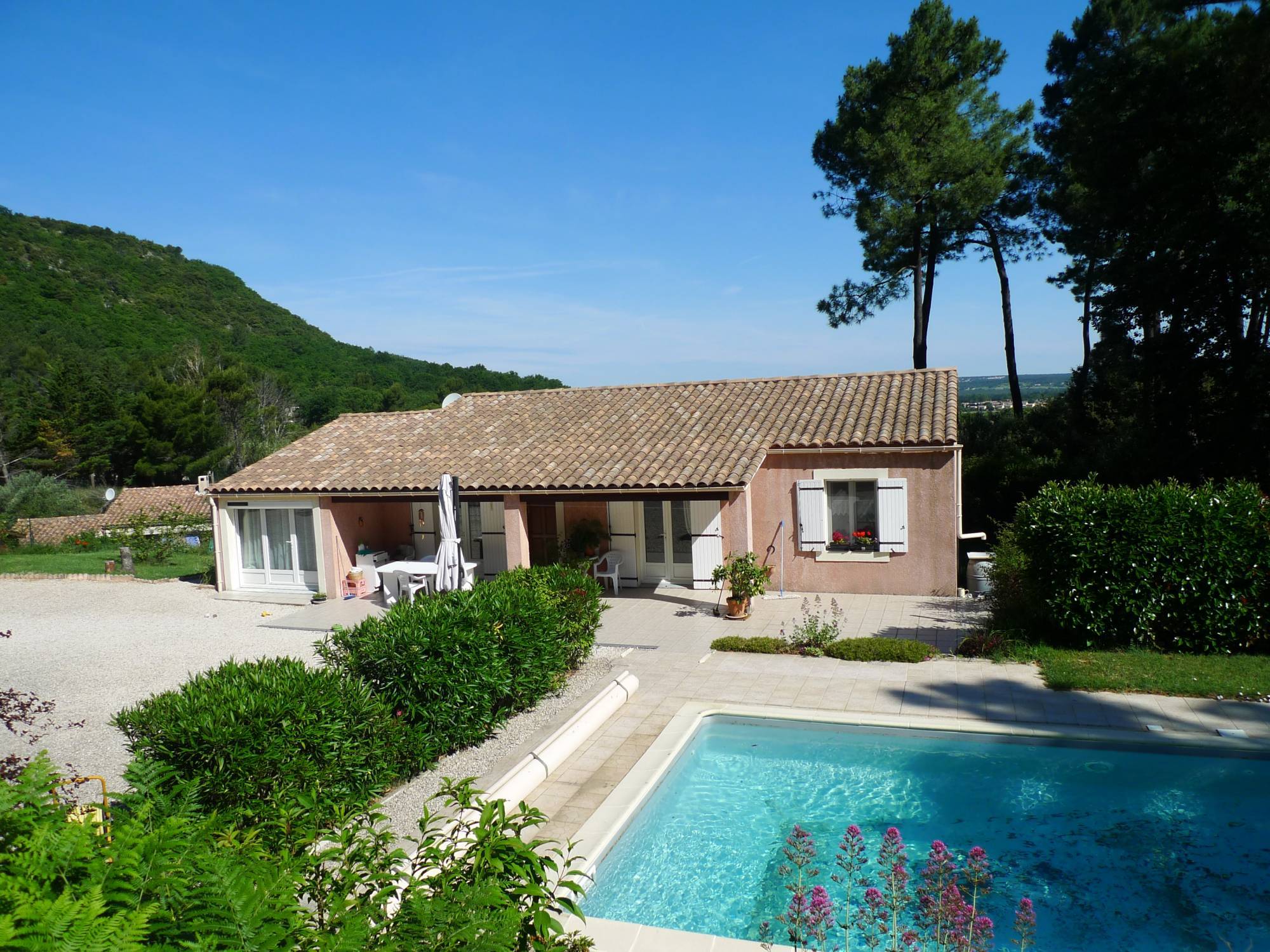 A 2 pas du centre du village de St Paul 3 Châteaux