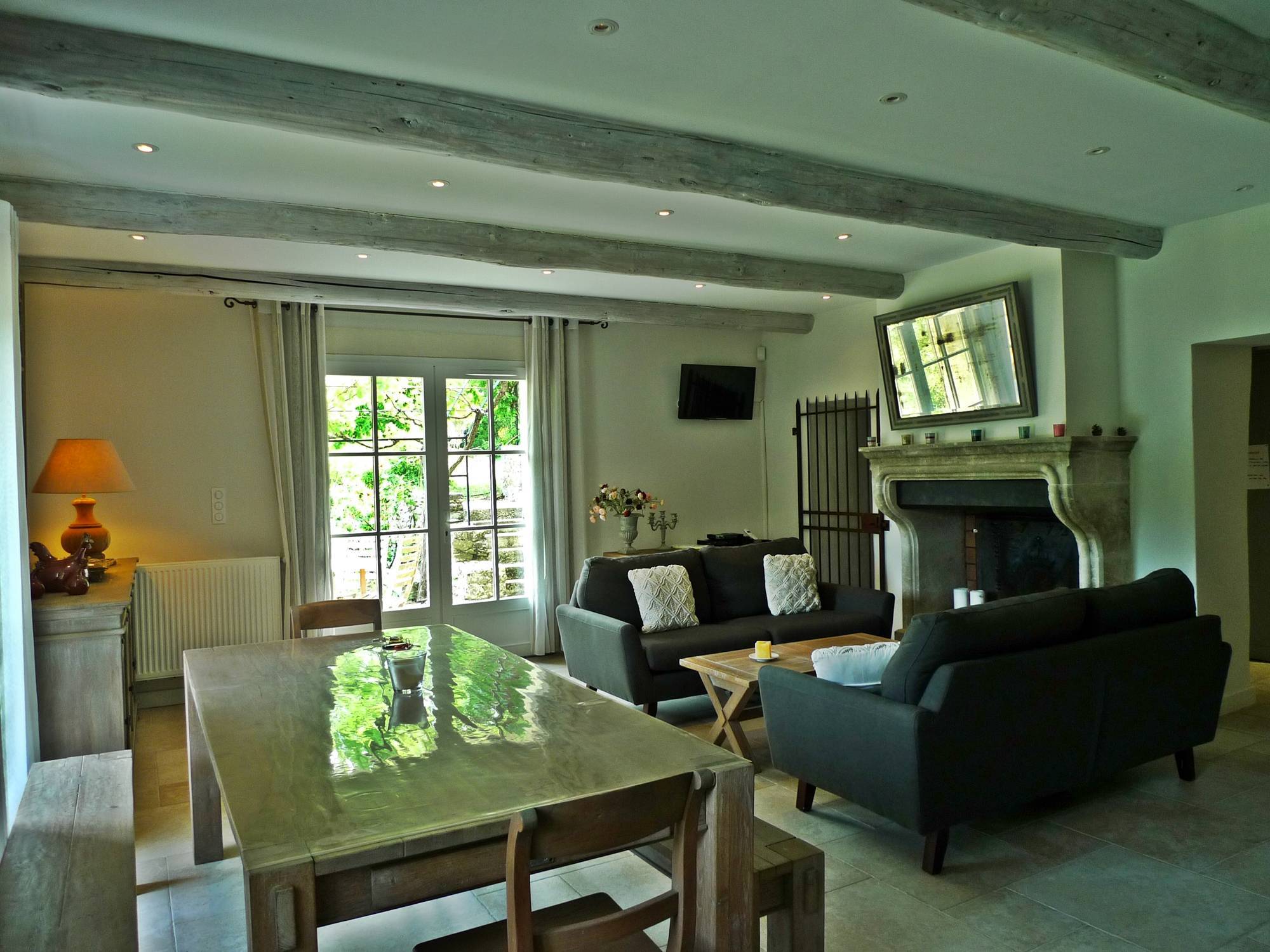 Mas renové de facon contemporaine en Drome Provençale