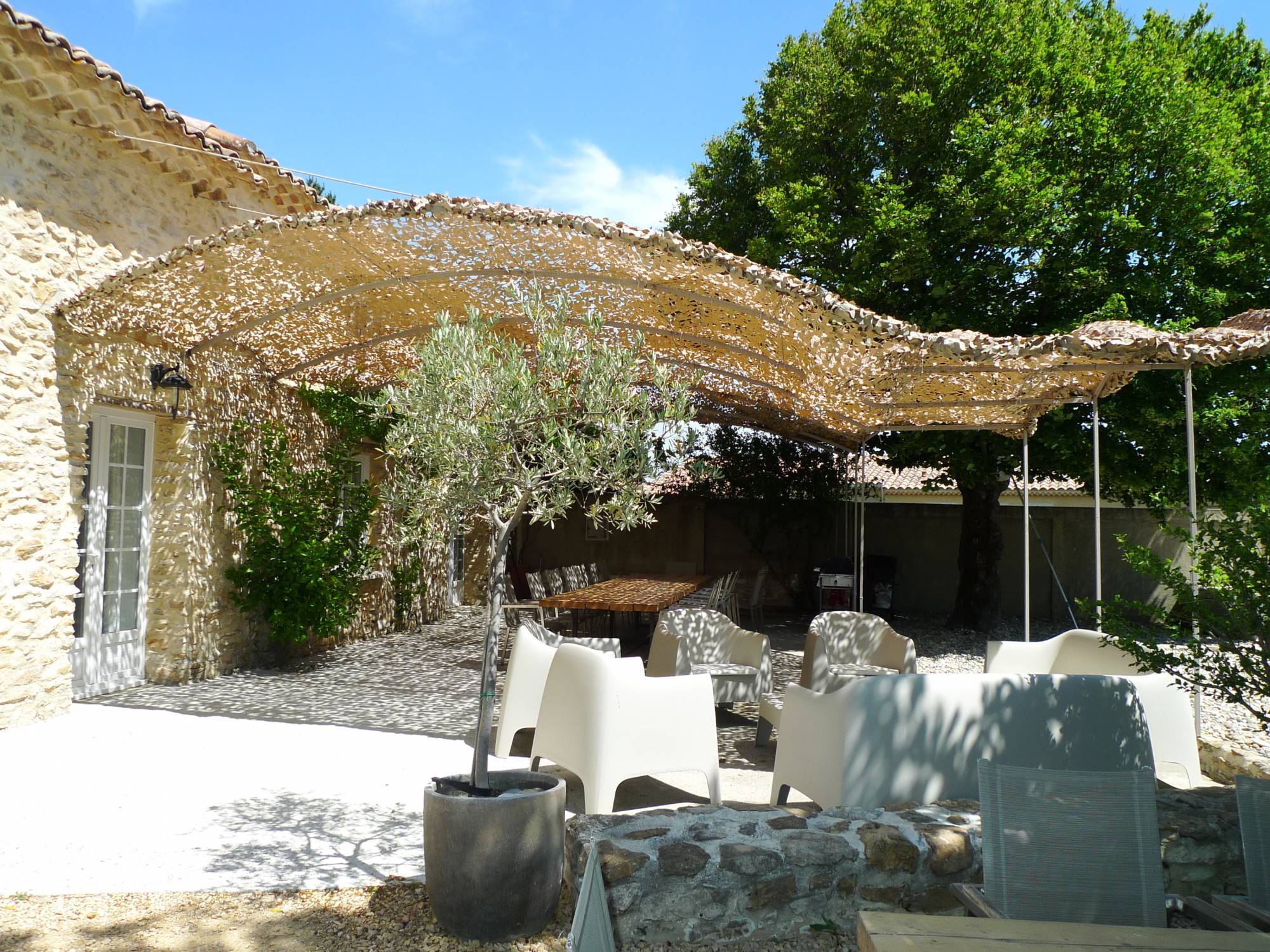 Mas Provencal avec piscine vendu par l'agence Christine Miranda à Uchaux