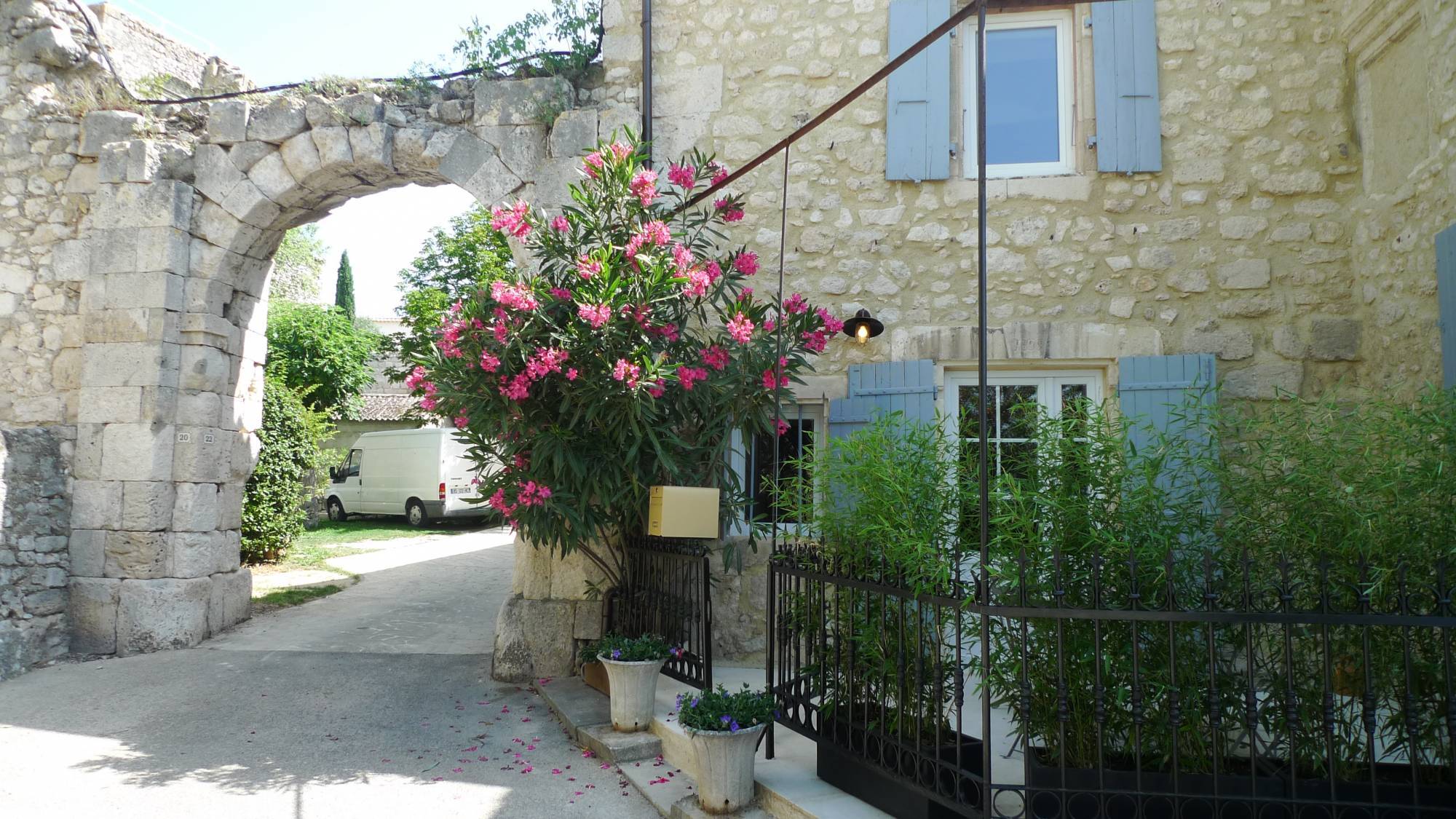Maison de village restaurée à vendre à La Garde Adhémar 