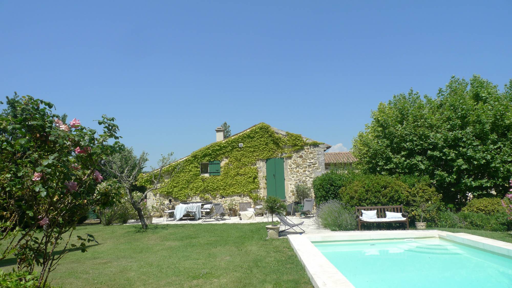 Propriété de caractère à vendre , 2 habitations, piscine proche Grignan