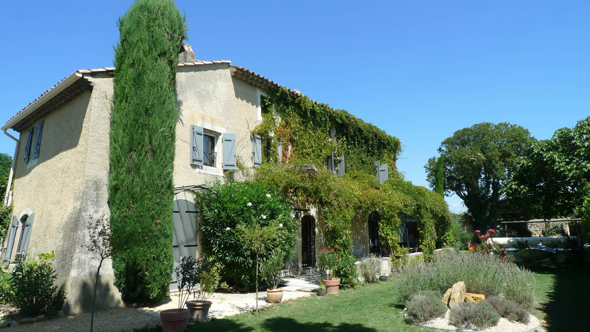 Maison de village à vendre avec jardin à Bollène 