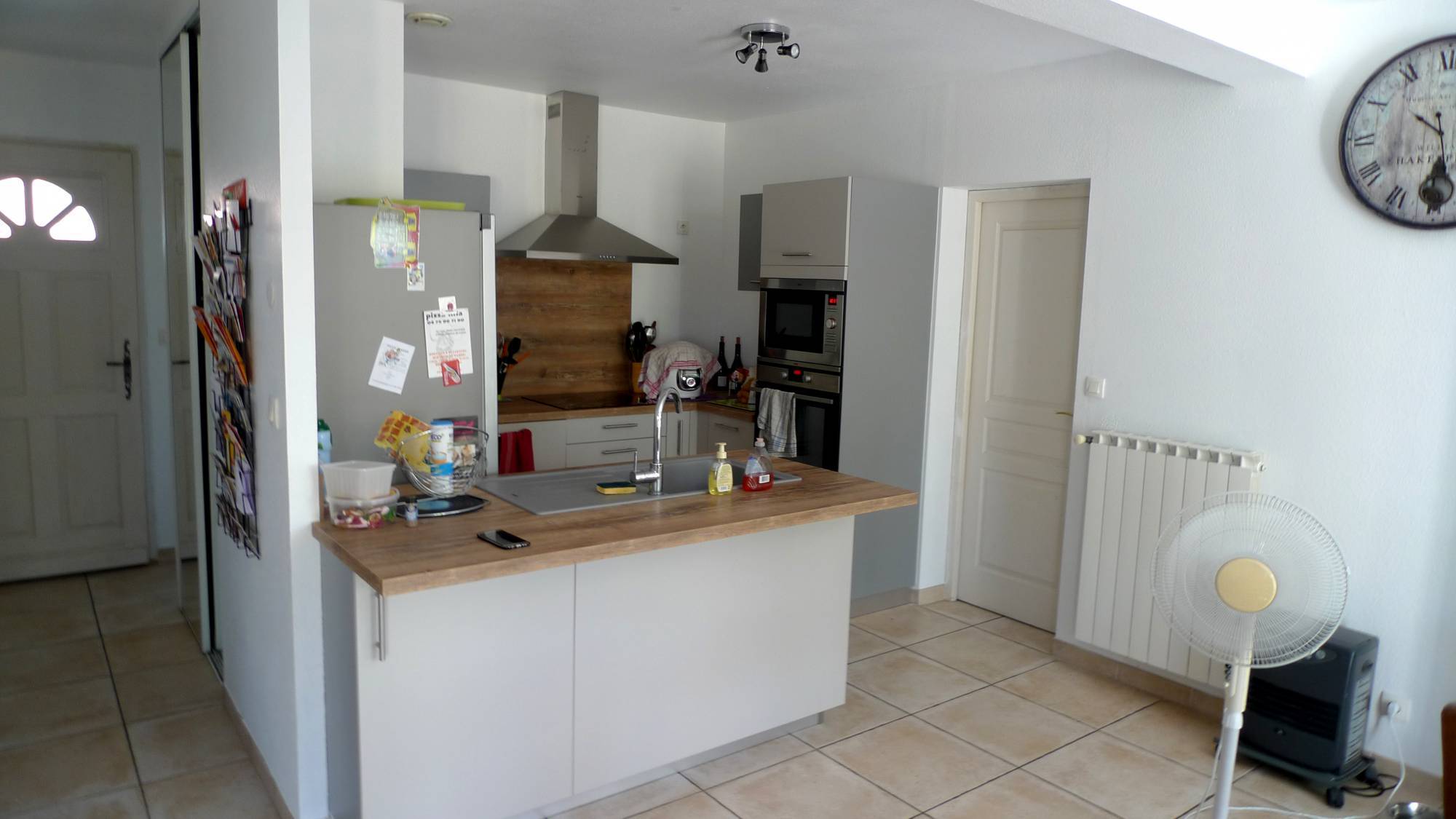 Dans résidence sécurisée, 4 chambres, piscine, proche centre de St Paul 3 Châteaux