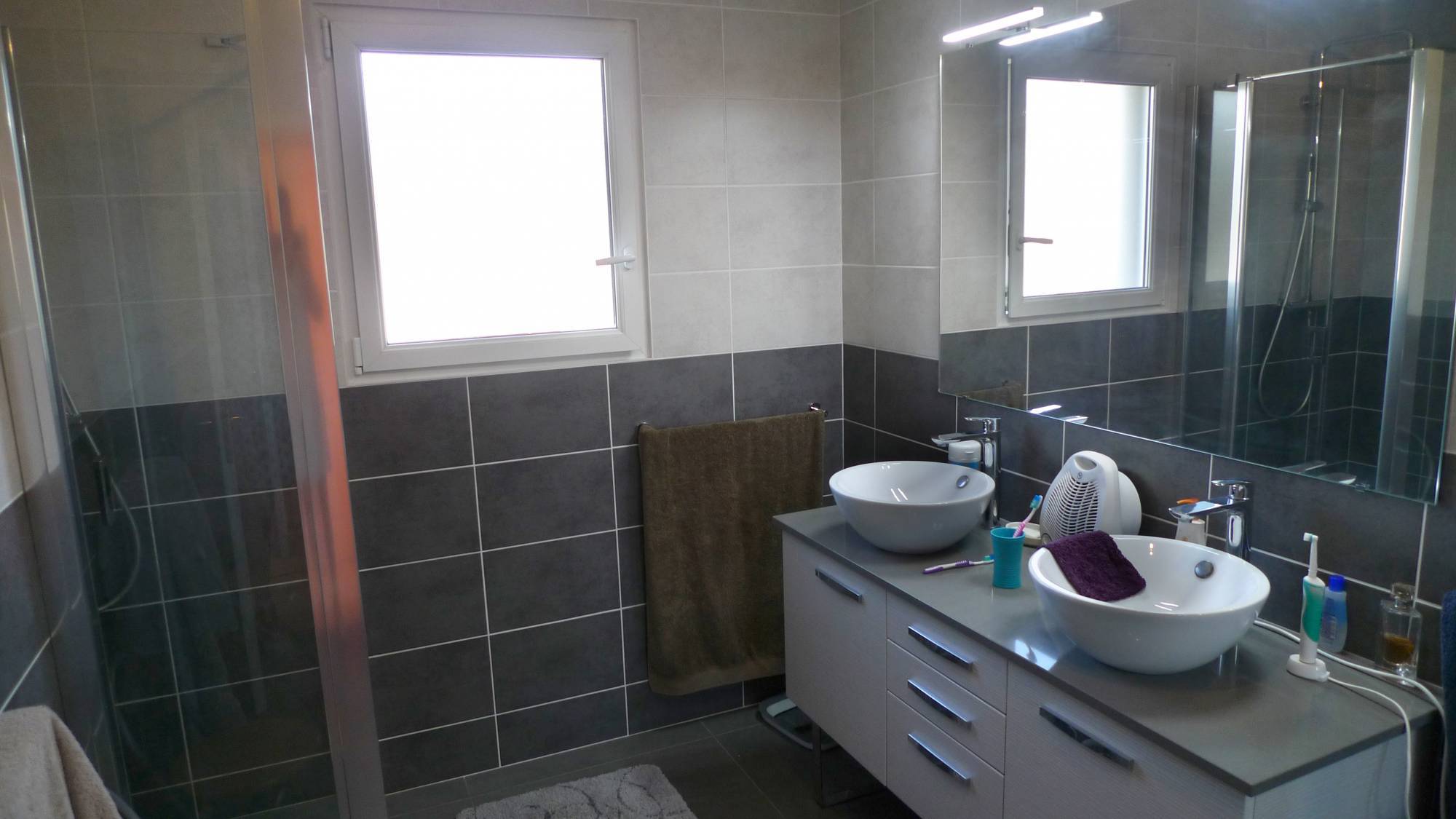 Dans résidence sécurisée, 4 chambres, piscine, proche centre de St Paul 3 Châteaux