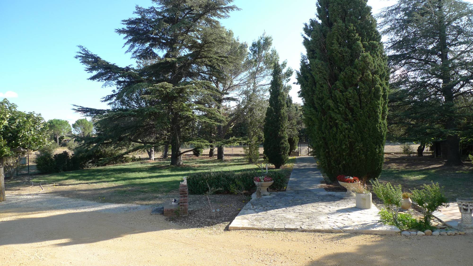 A vendre secteur Ste Cécile les Vignes villa des années 60 entièrement rénovée