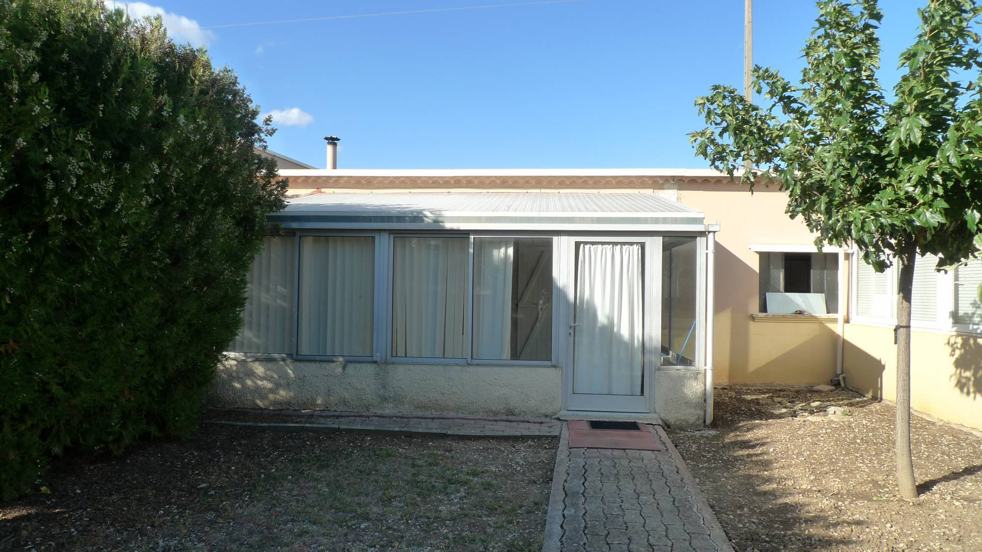 A vendre secteur Ste Cécile les Vignes villa des années 60 entièrement rénovée