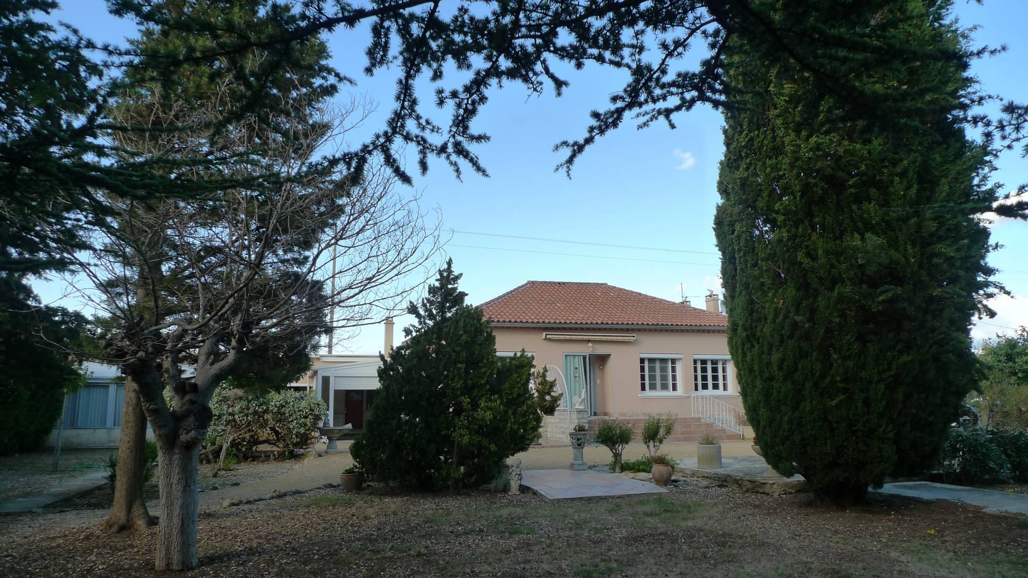 A vendre secteur Ste Cécile les Vignes villa des années 60 entièrement rénovée