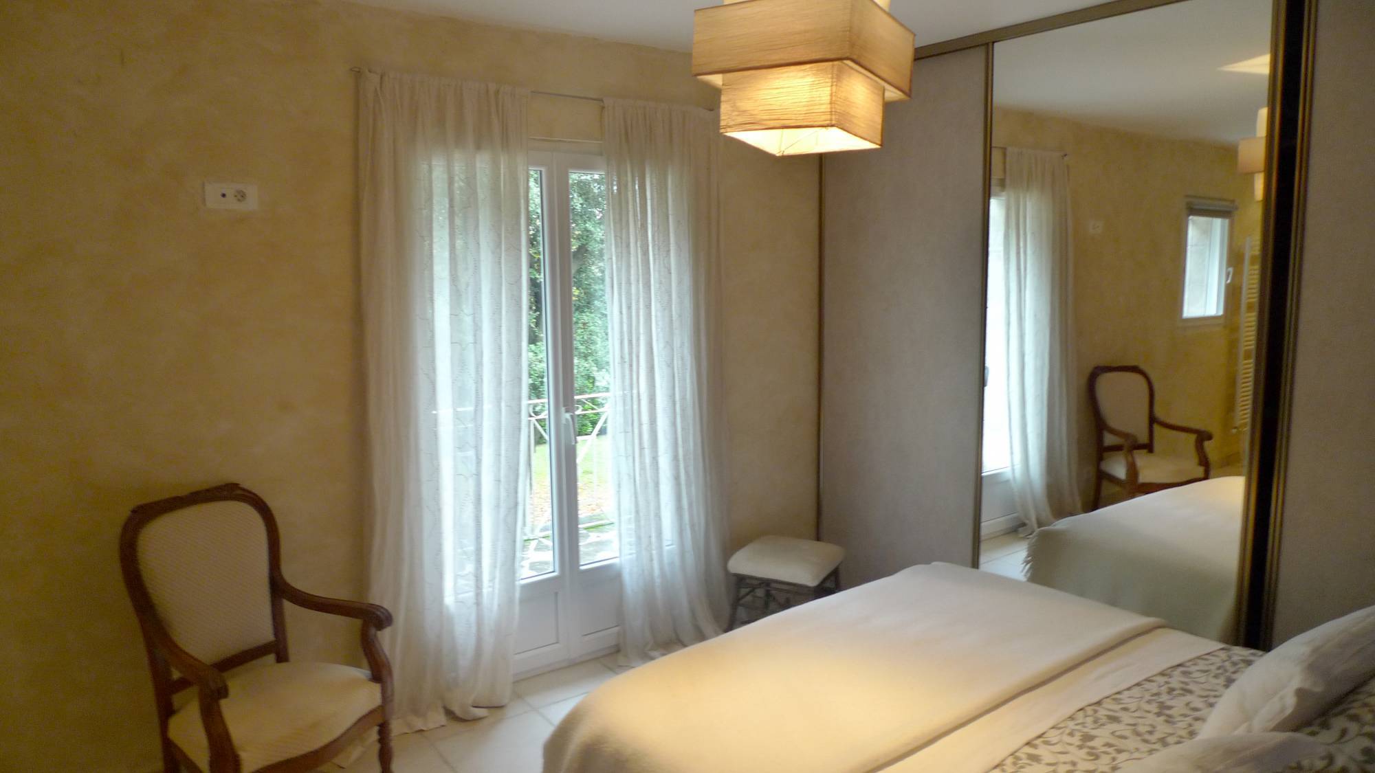 Secteur Grignan, à vendre Villa cossue de plain pied, piscine, non isolée