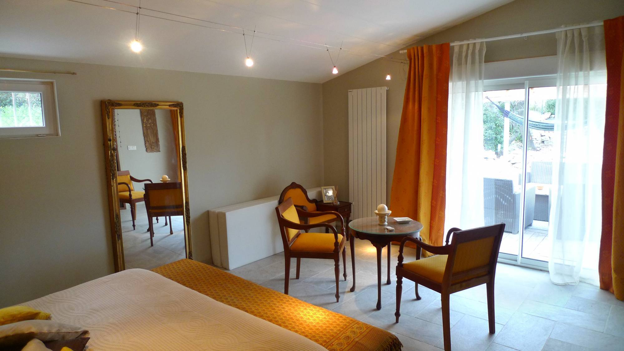 Secteur Grignan, à vendre Villa cossue de plain pied, piscine, non isolée