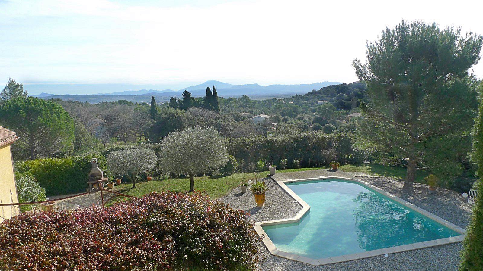 Villa à vendre avec vue proche de Sainte cecile les Vignes 