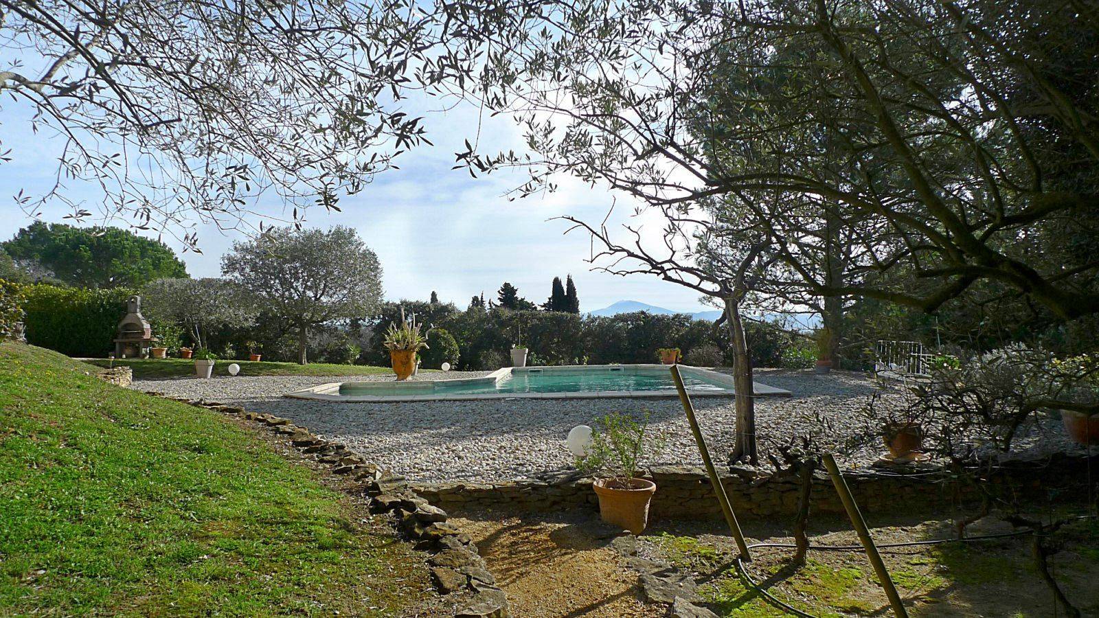 Villa  à vendre  vue imprenable proche de Ste Cecile les Vignes 