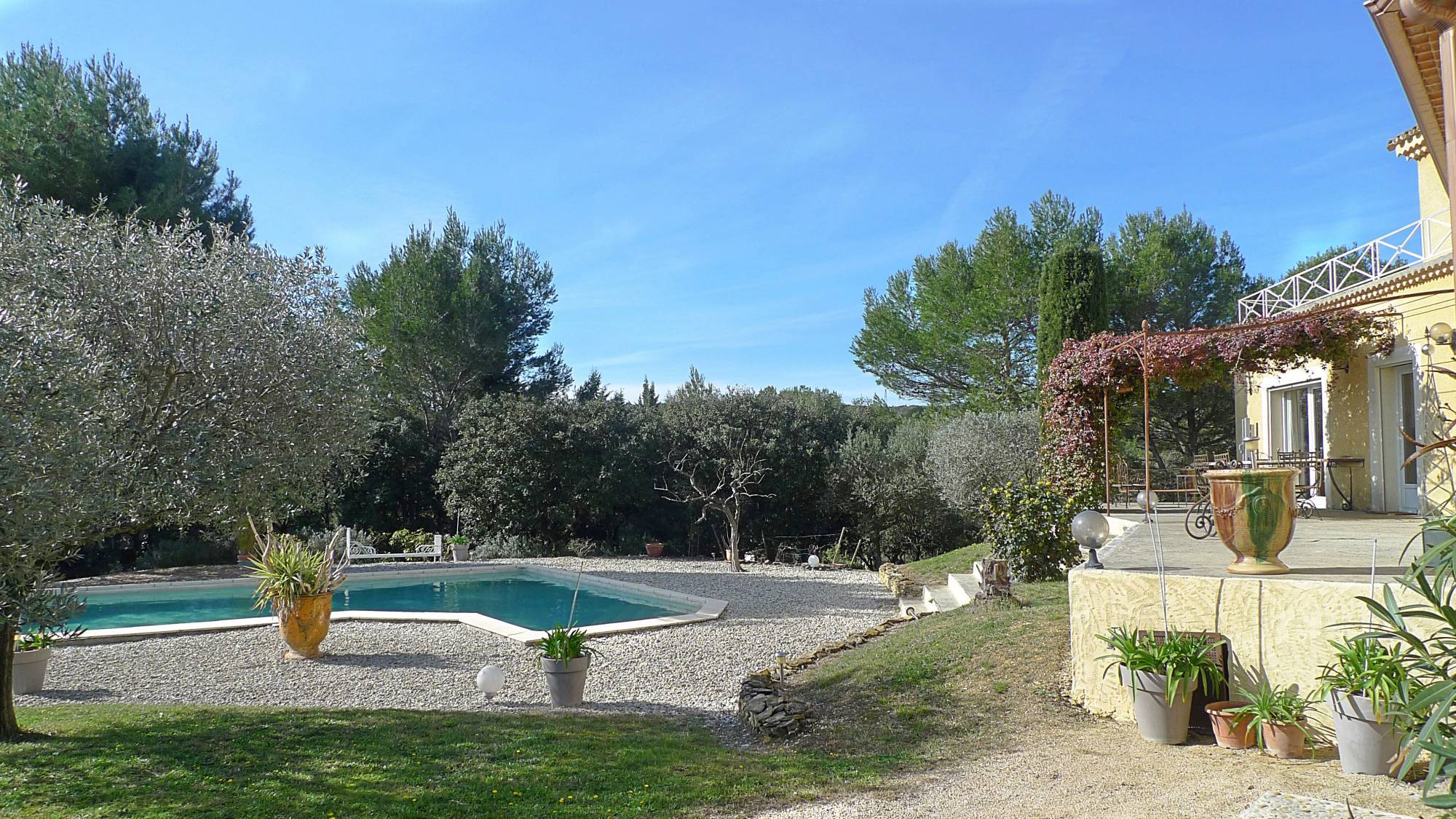 Villa  à vendre  vue imprenable proche de Ste Cecile les Vignes 