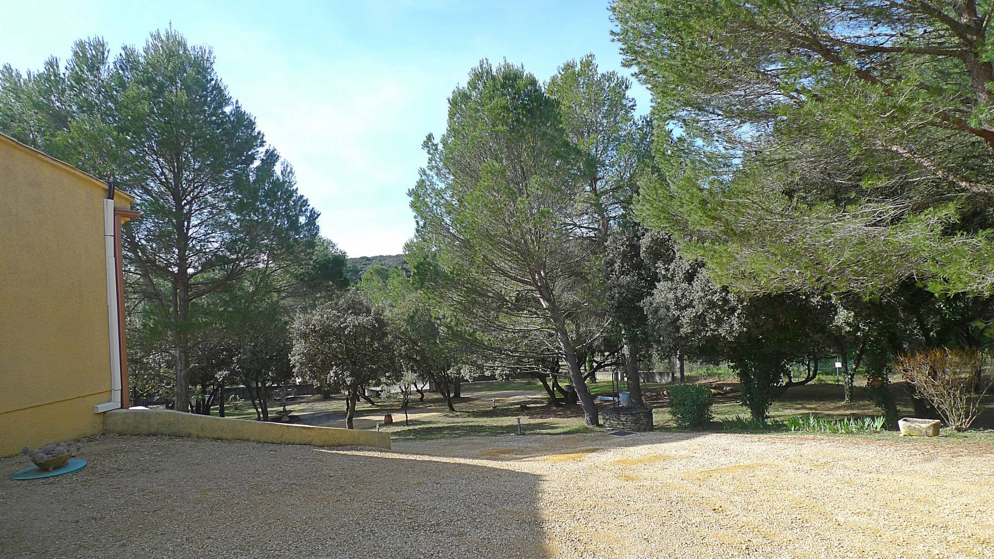 Villa  à vendre  vue imprenable proche de Ste Cecile les Vignes 