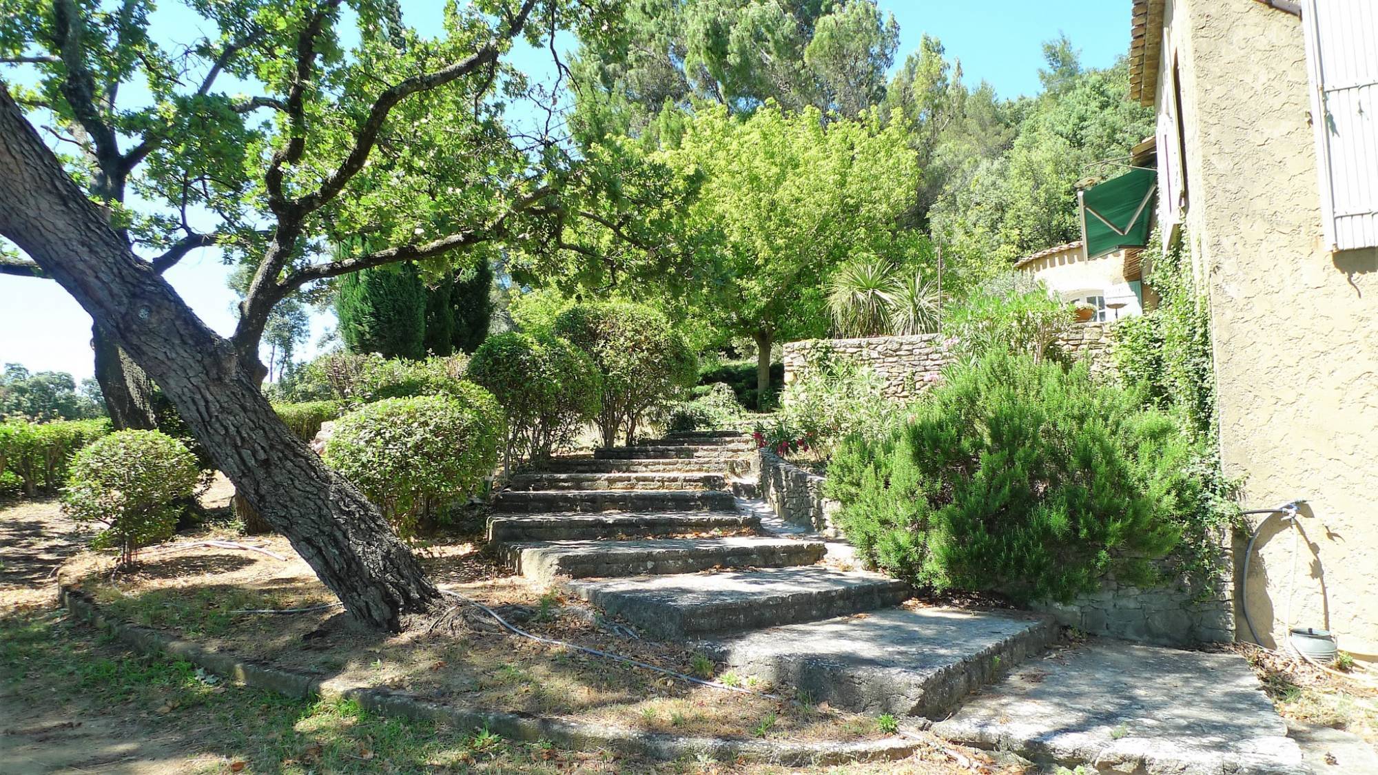 Vaucluse, proche commodités, villa 3 chambres...