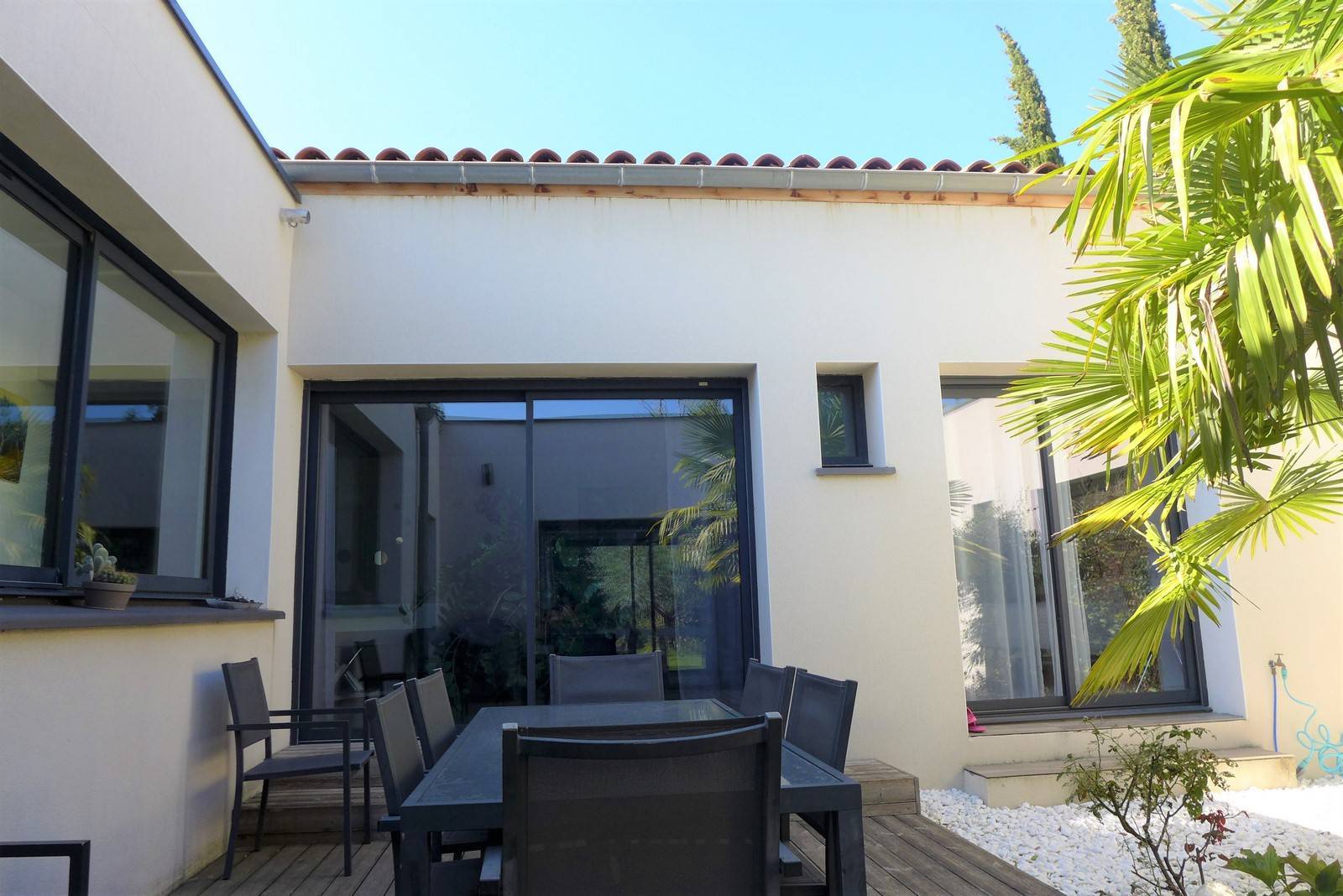 SOUS OFFRE  Montélimar centre urbain, Superbe villa d'architecte, 4 ch, piscine et garage 