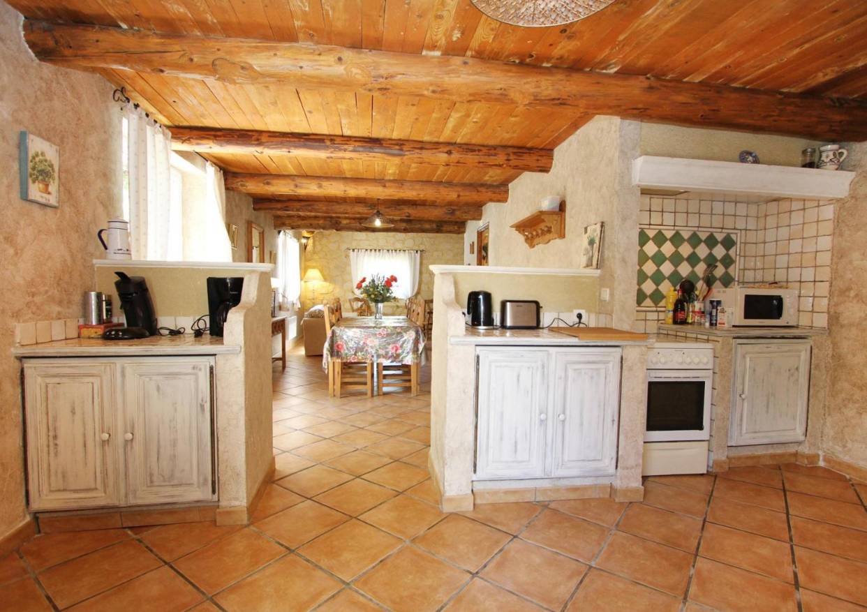  Mazet au coeur de Suze la Rousse, piscine, COMPROMIS SIGNE PAR NOS SOINS