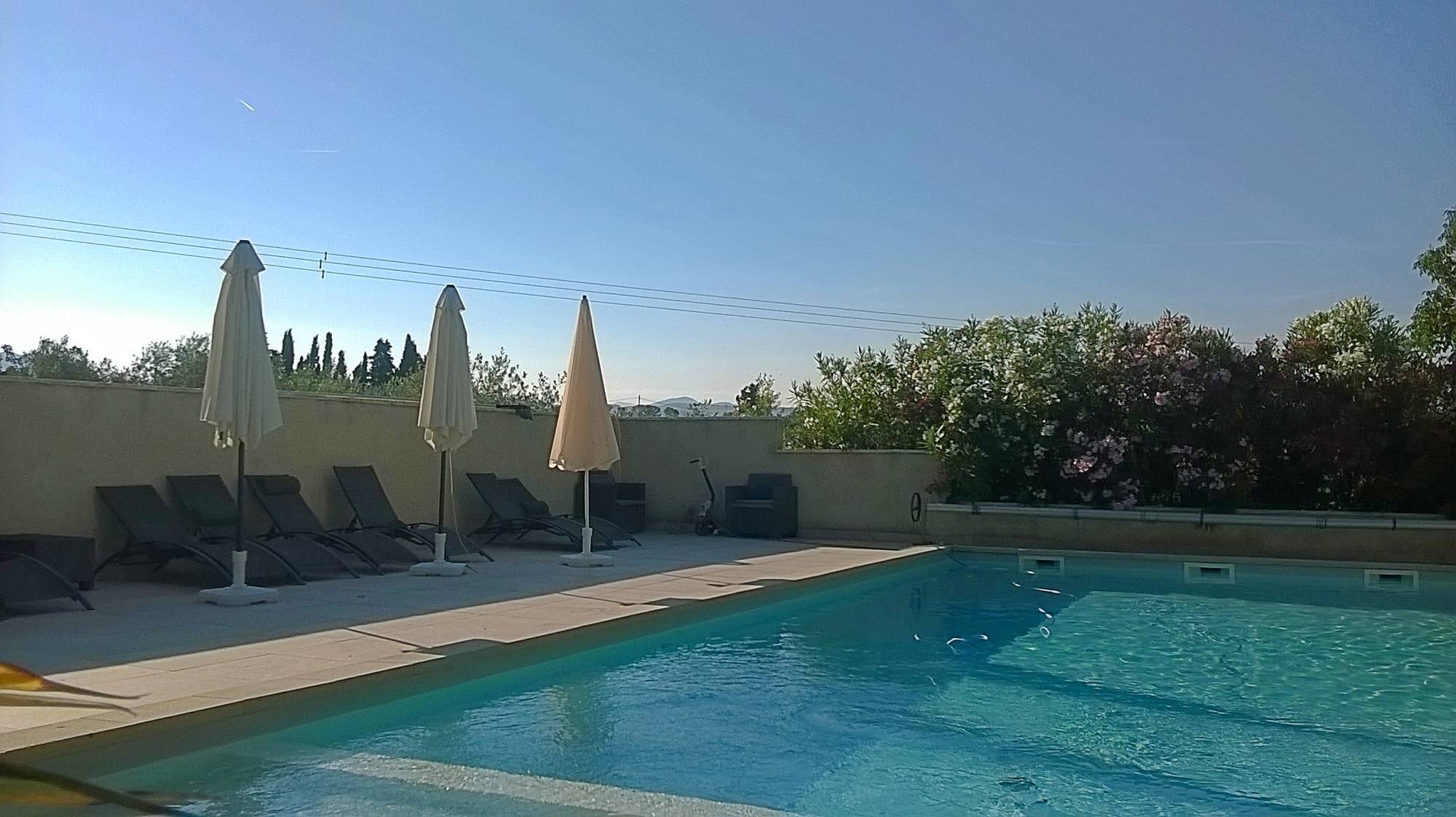 A vendre dans copropriété en pierre, duplex avec cour intérieur et terrasse